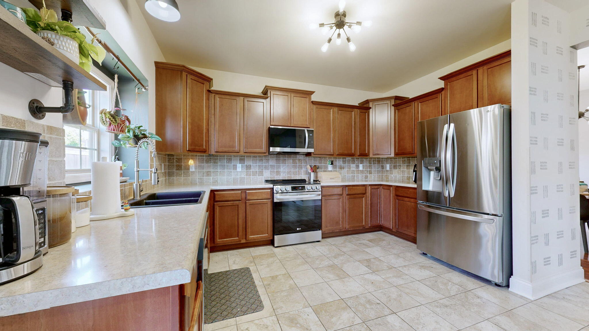 2380 Merluna Drive Property Photo 7