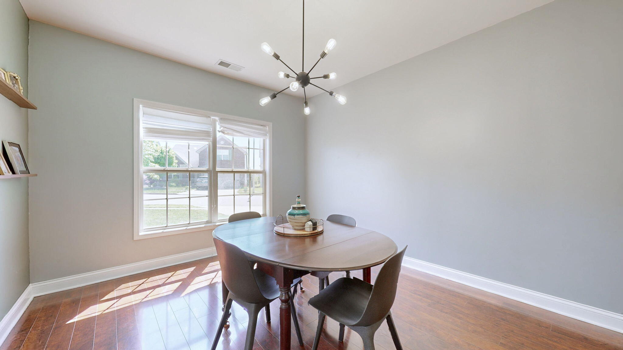 2380 Merluna Drive Property Photo 11