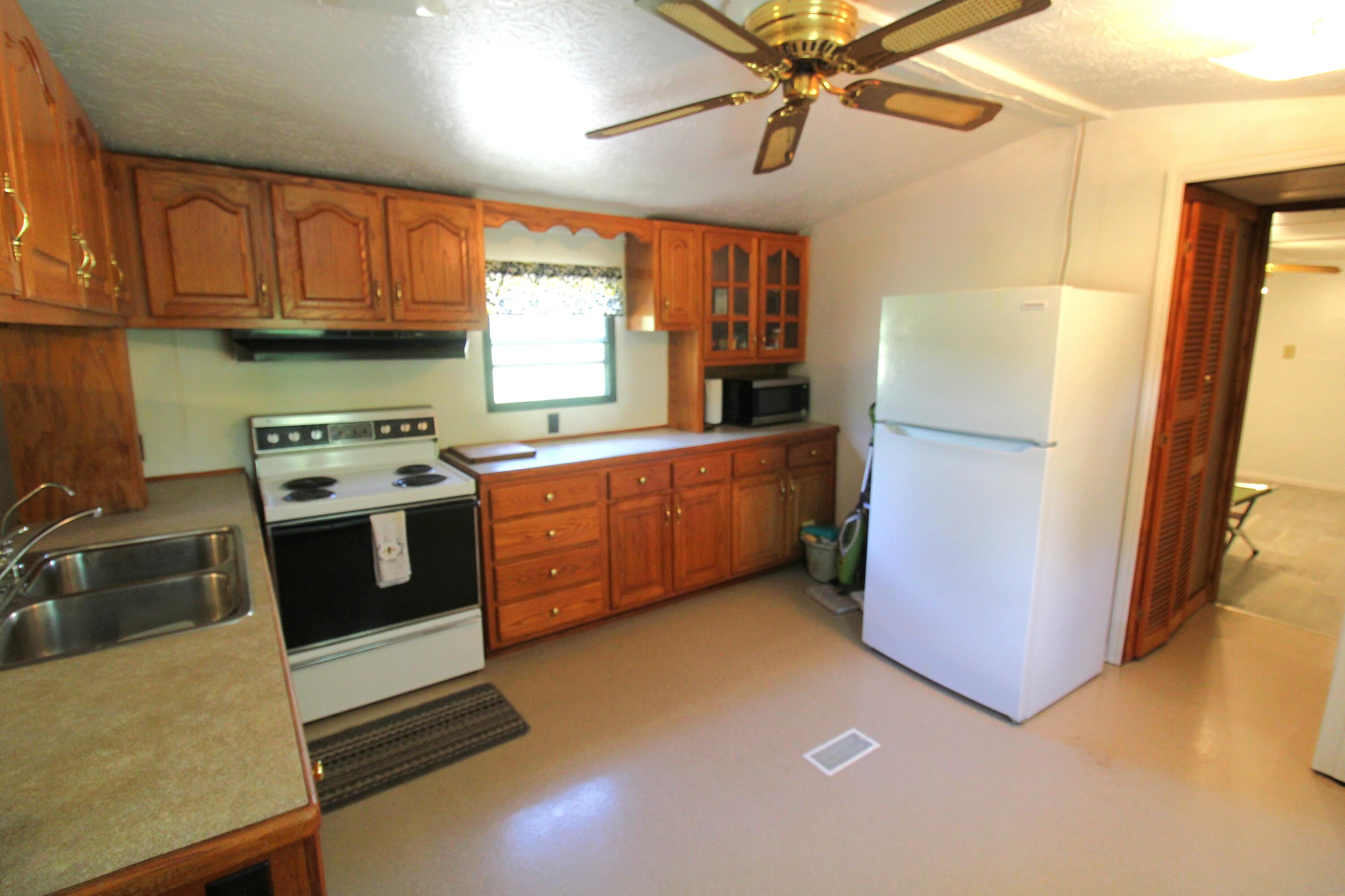125 Boots Marie Boulevard Property Photo 9