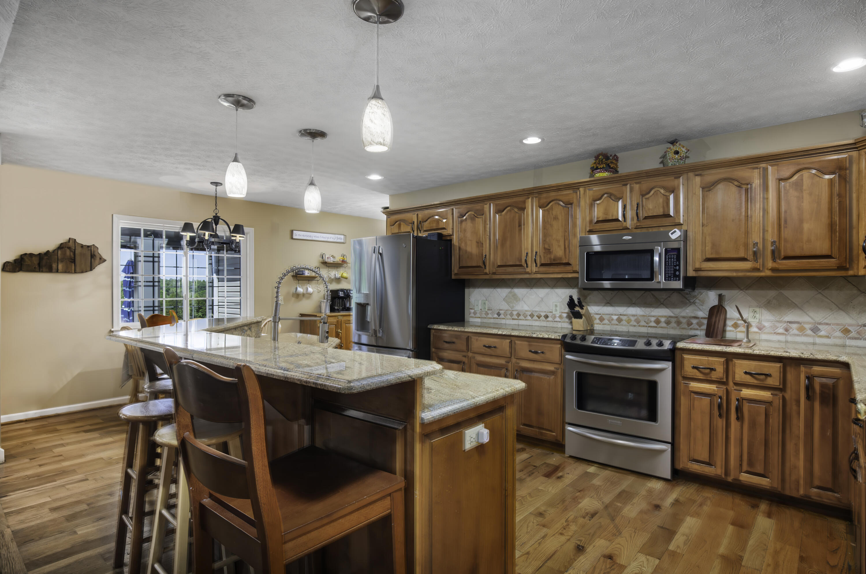 1665 Glensboro Road Property Photo 8