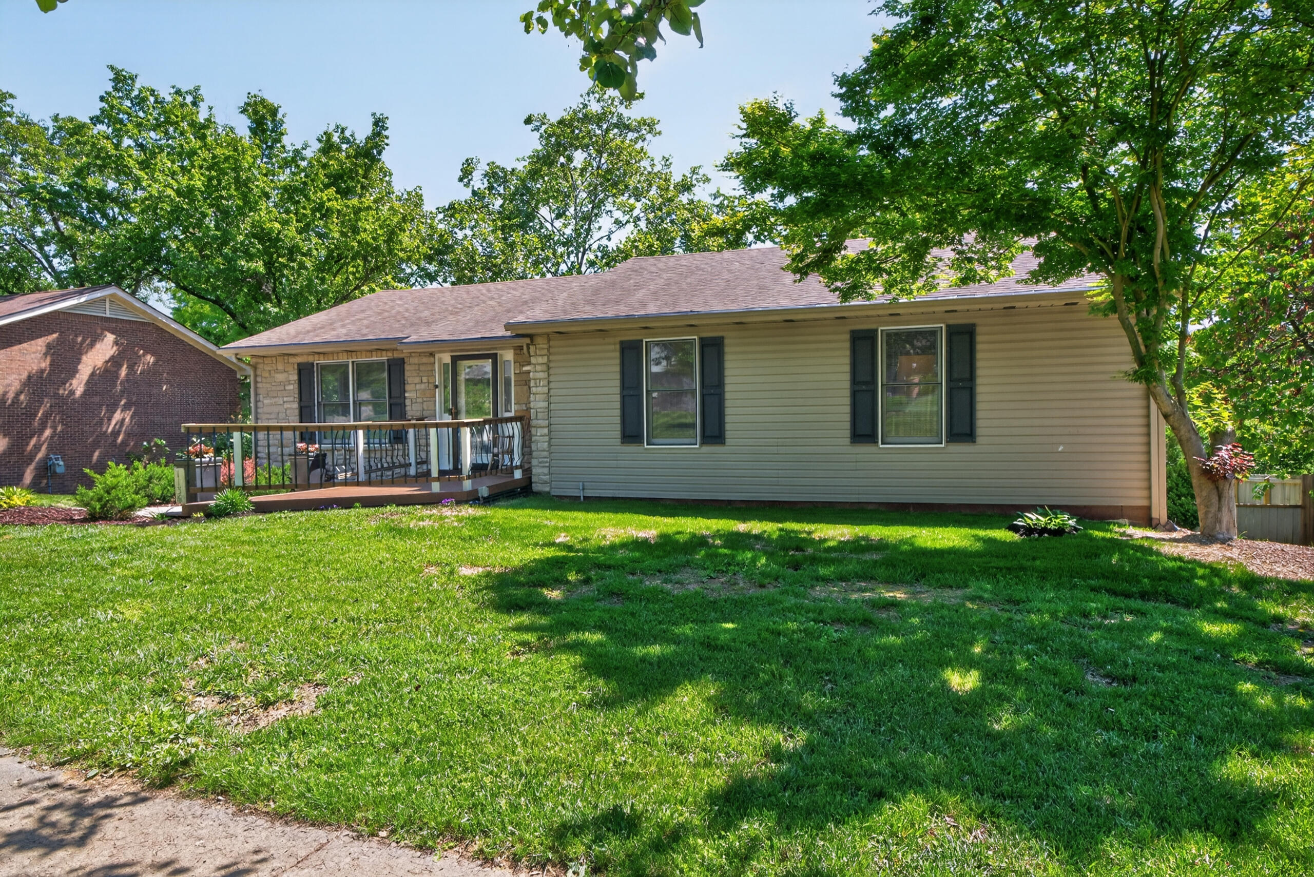 1136 Chinoe Road Property Photo 1