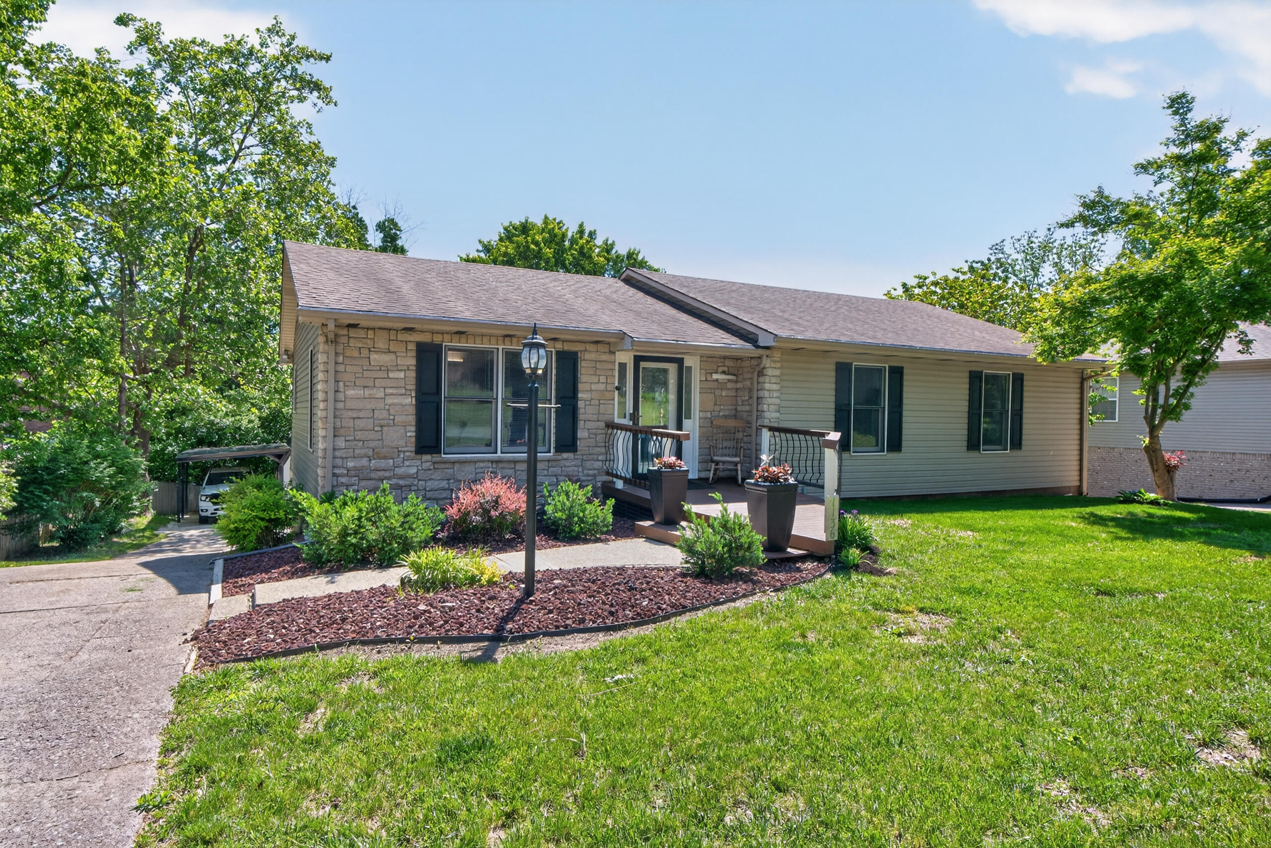 1136 Chinoe Road Property Photo 1