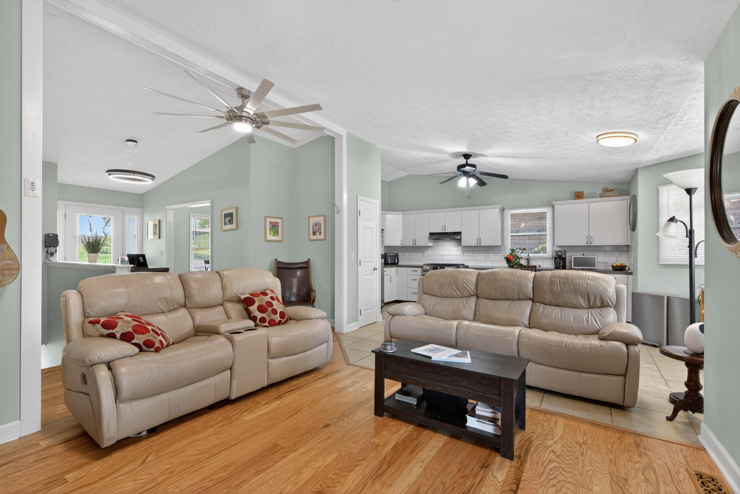 1136 Chinoe Road Property Photo 2