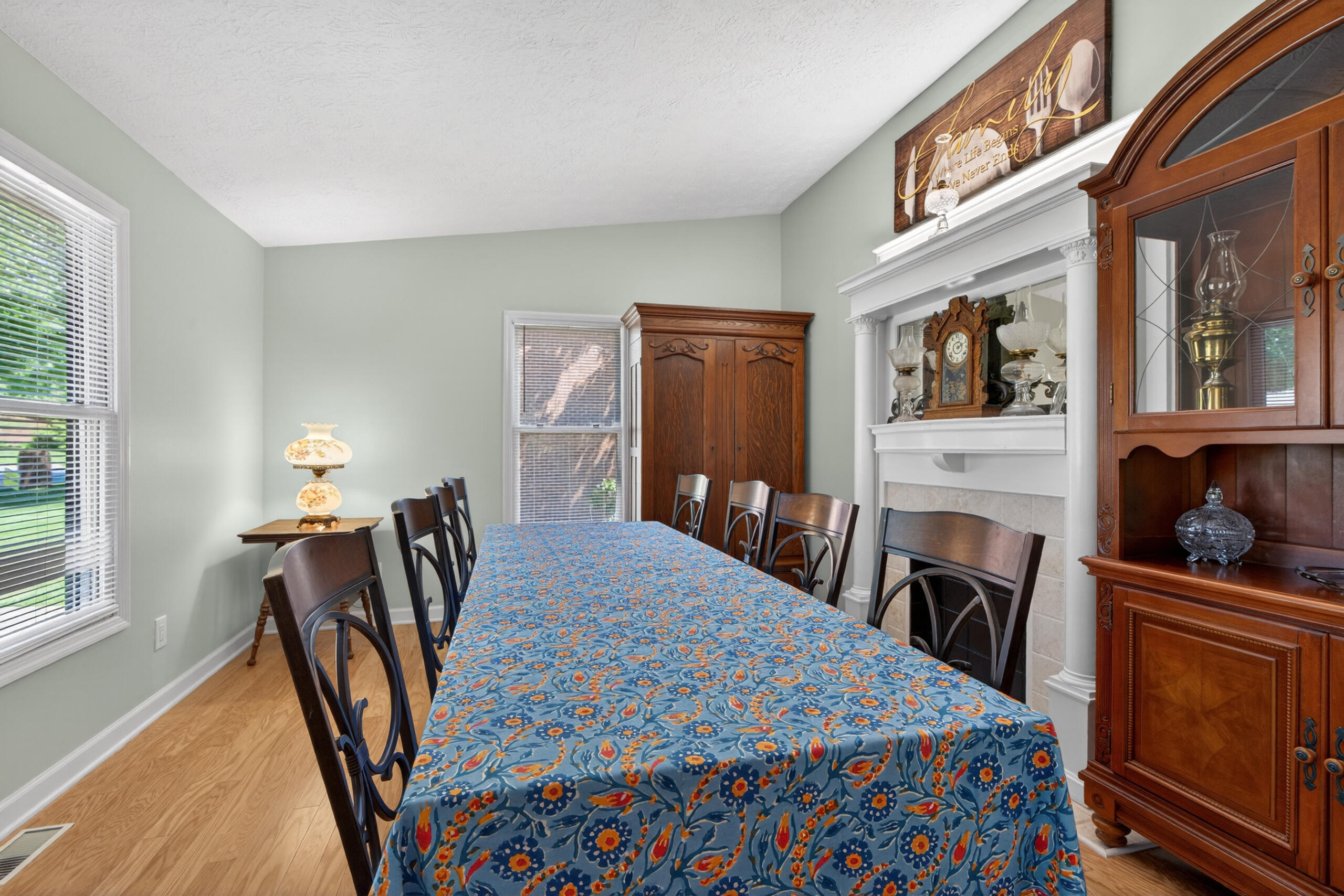 1136 Chinoe Road Property Photo 7
