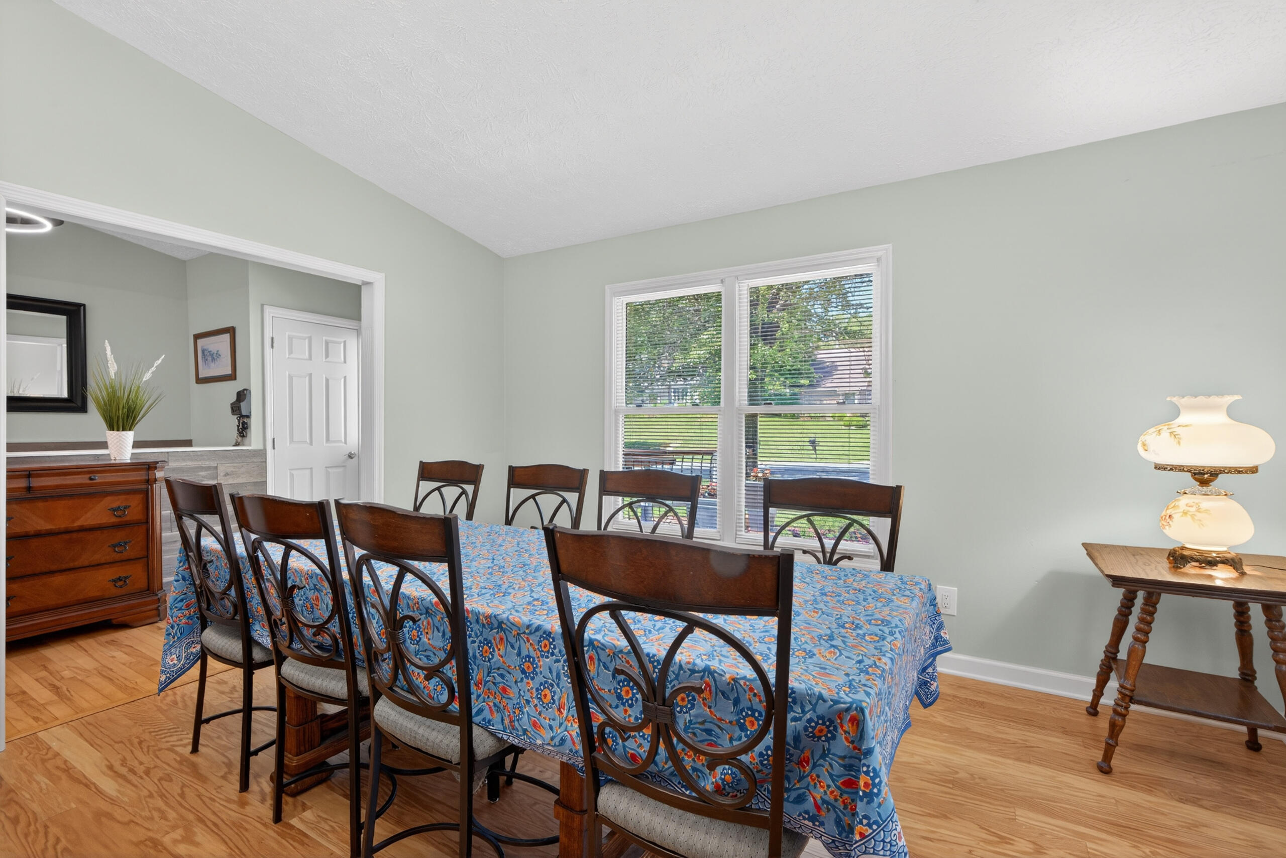 1136 Chinoe Road Property Photo 8