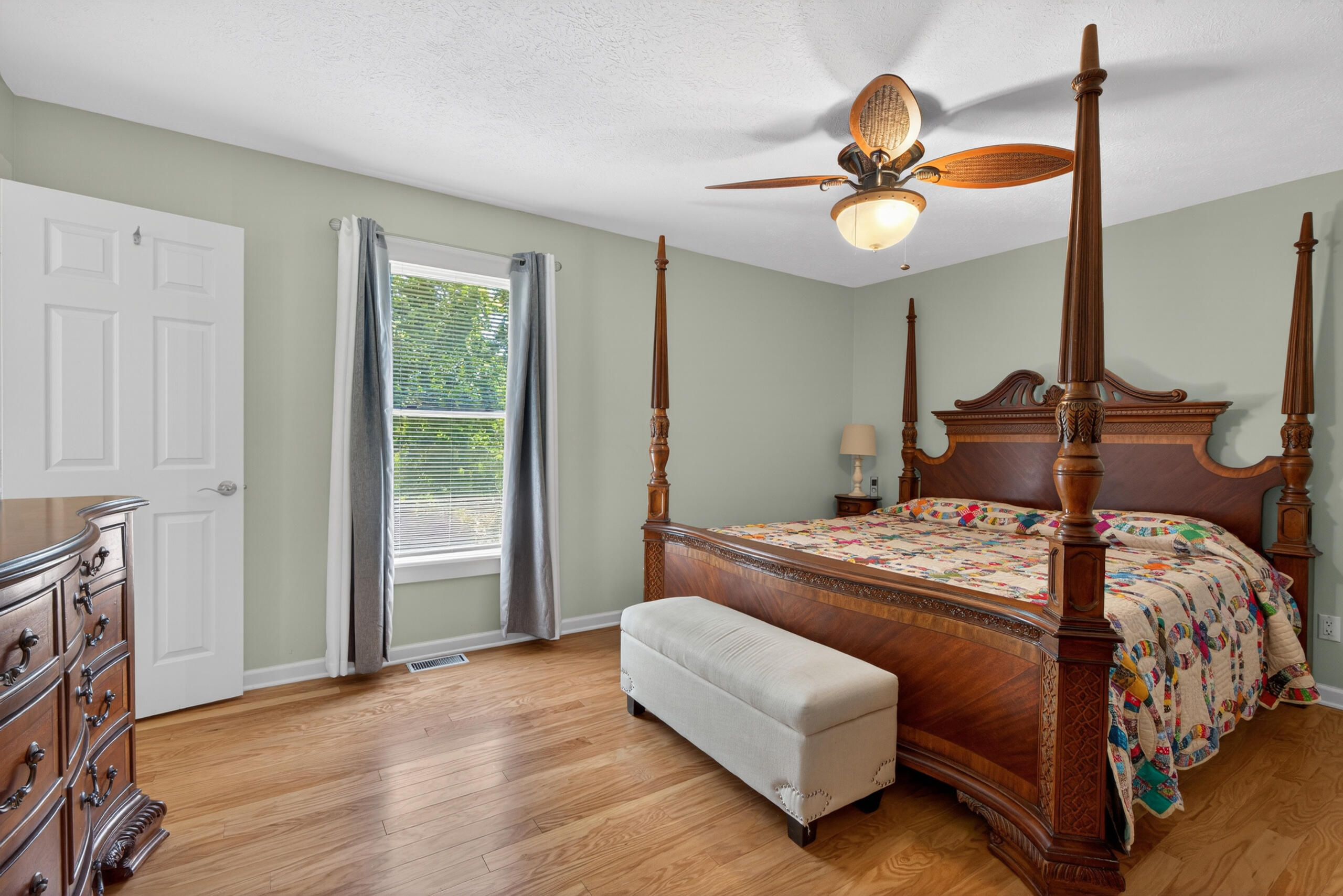 1136 Chinoe Road Property Photo 9