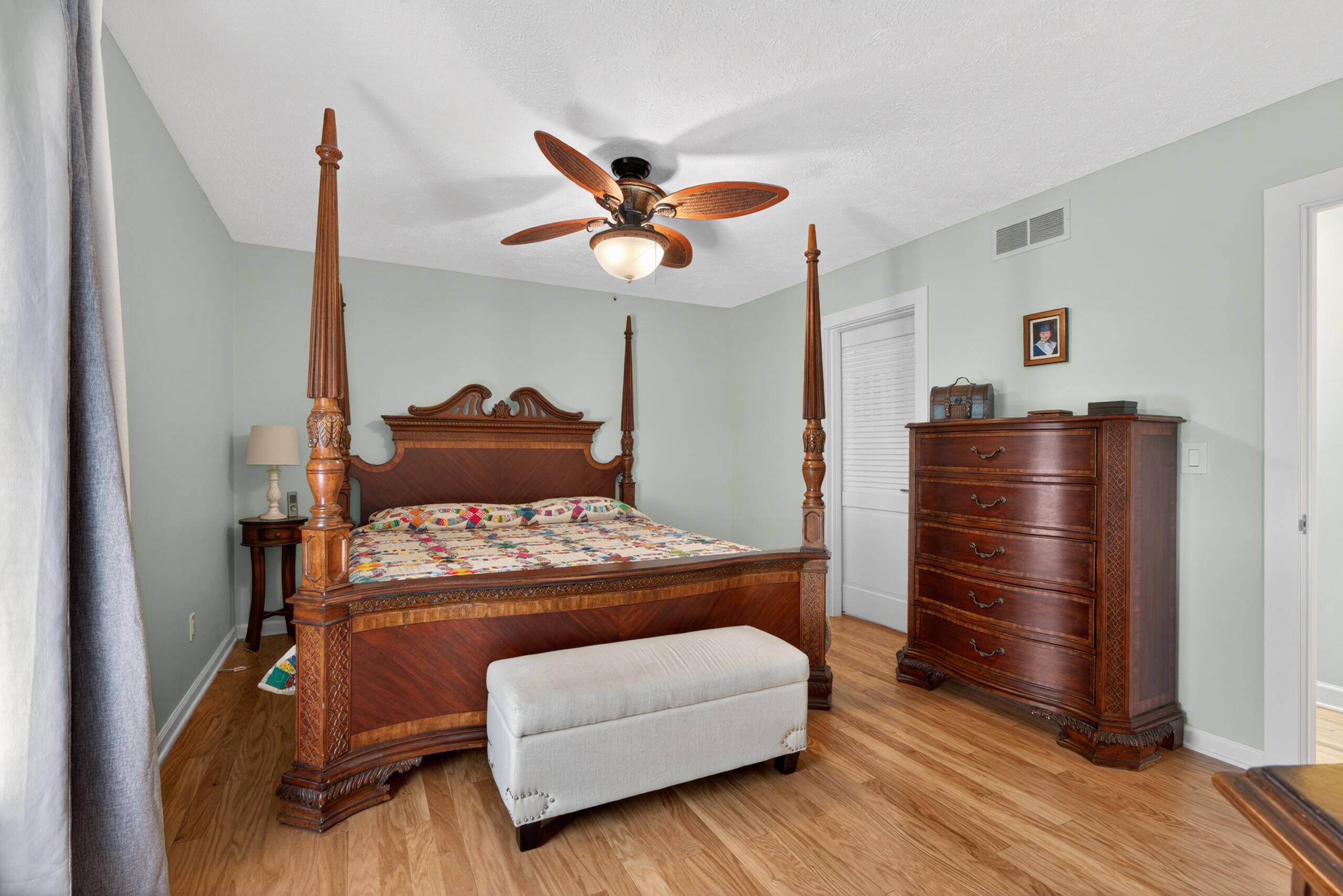 1136 Chinoe Road Property Photo 10