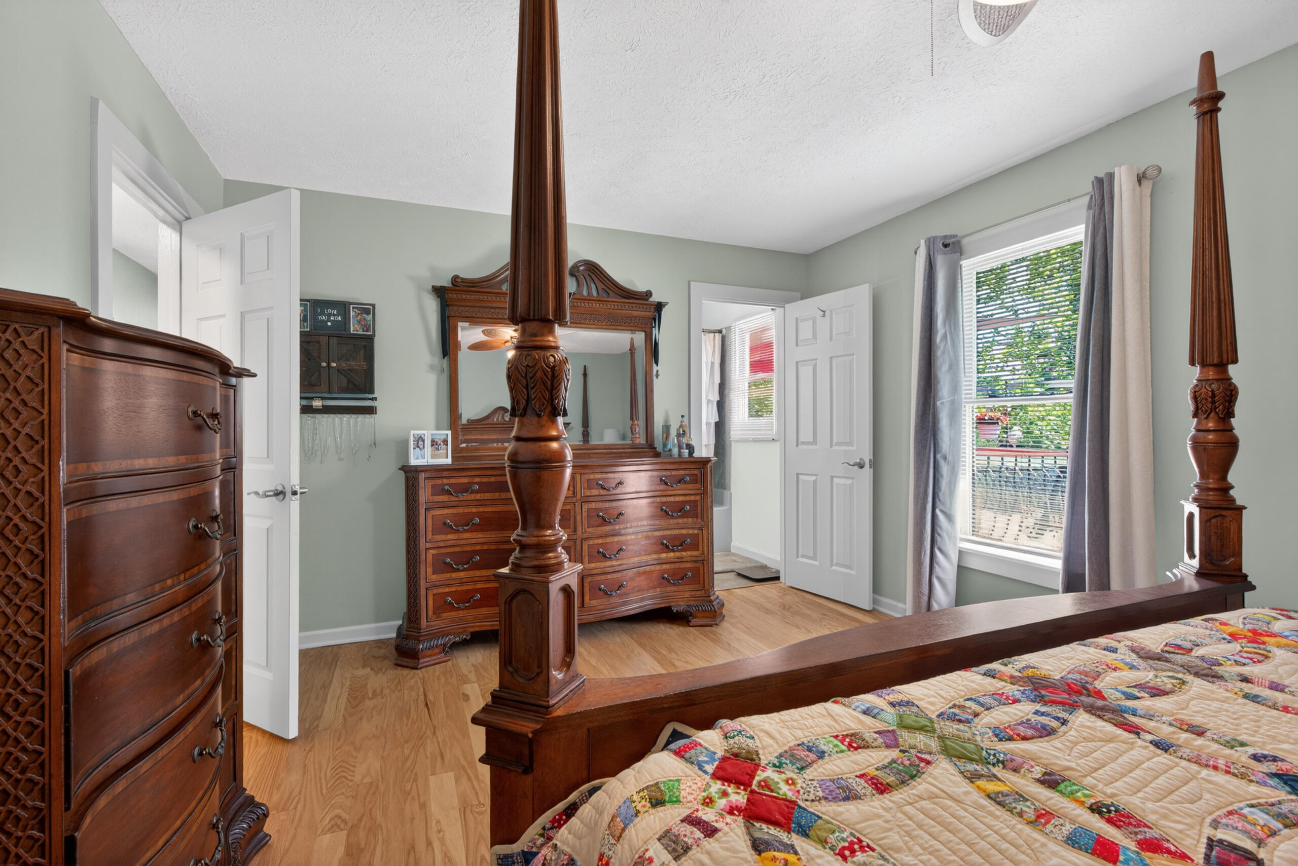 1136 Chinoe Road Property Photo 11