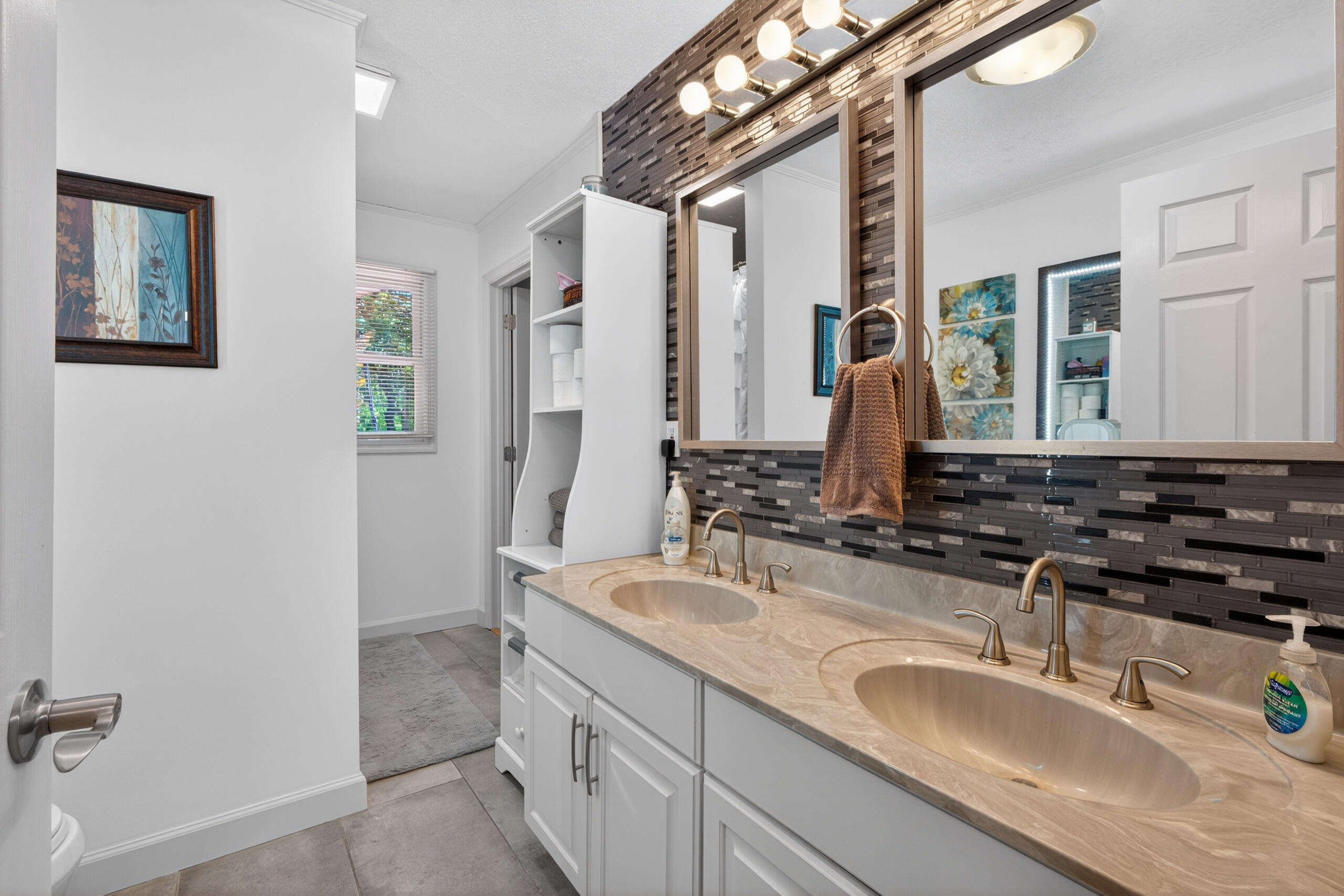 1136 Chinoe Road Property Photo 12