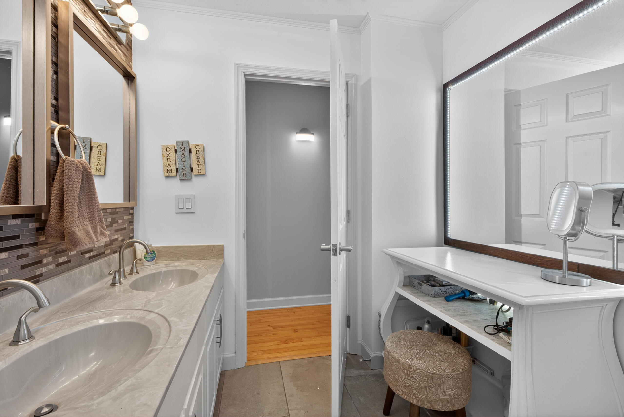 1136 Chinoe Road Property Photo 13