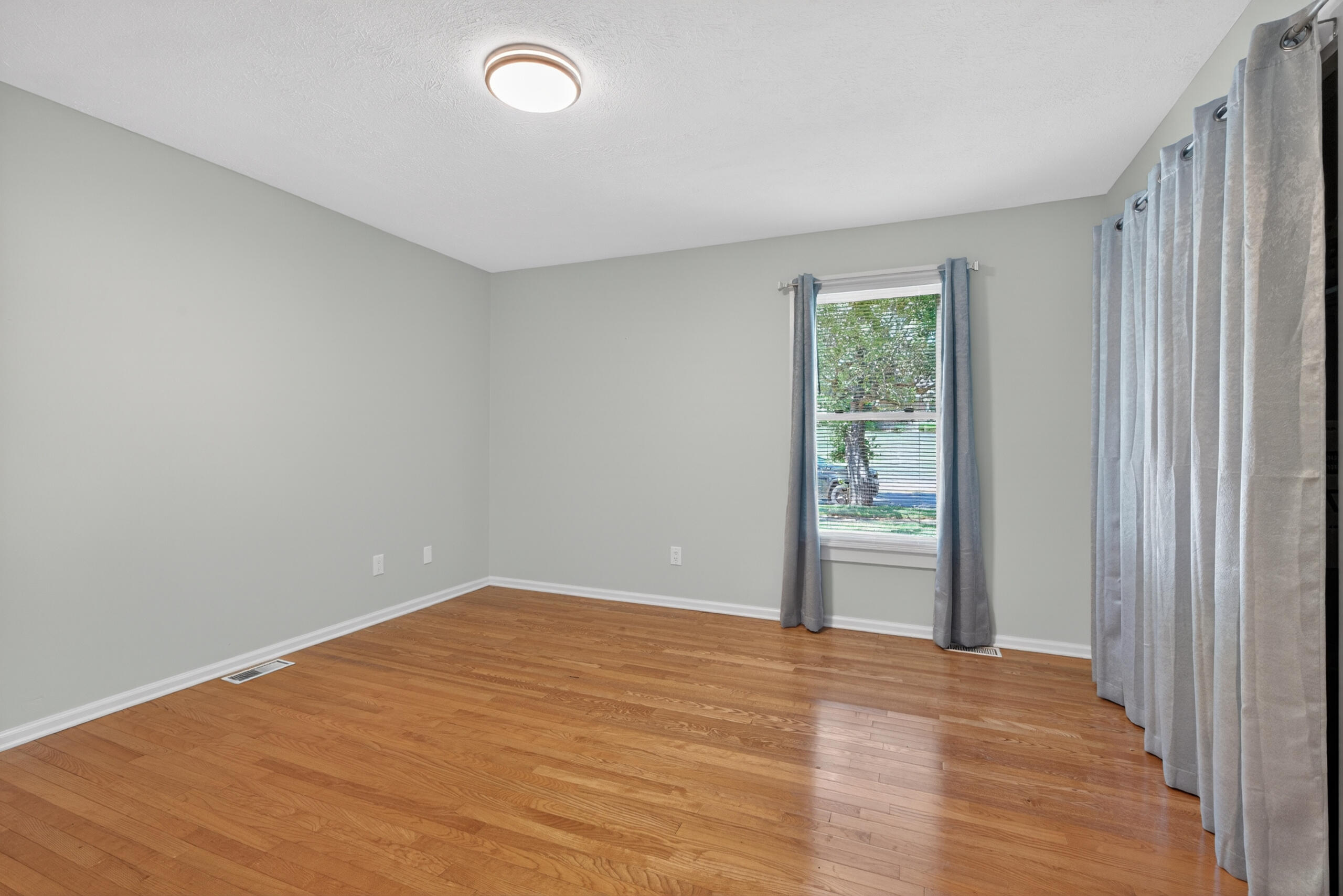 1136 Chinoe Road Property Photo 16