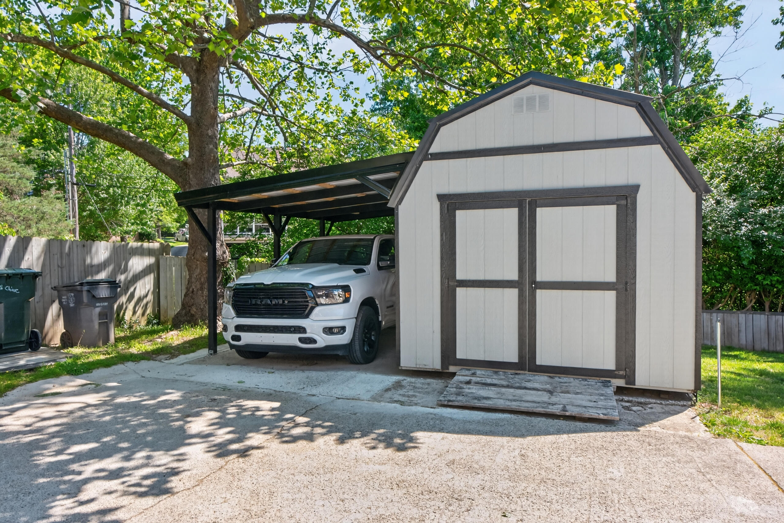1136 Chinoe Road Property Photo 33