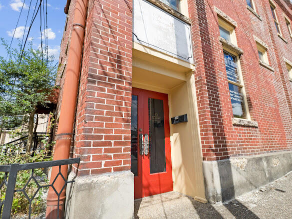 105 W 5th Street Property Photo 6