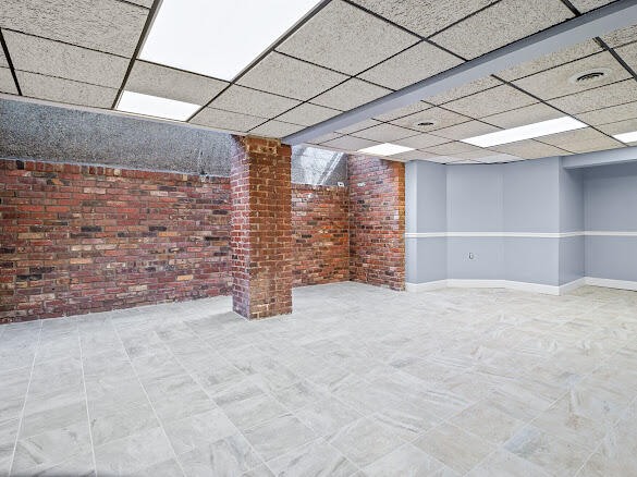 105 W 5th Street Property Photo 16