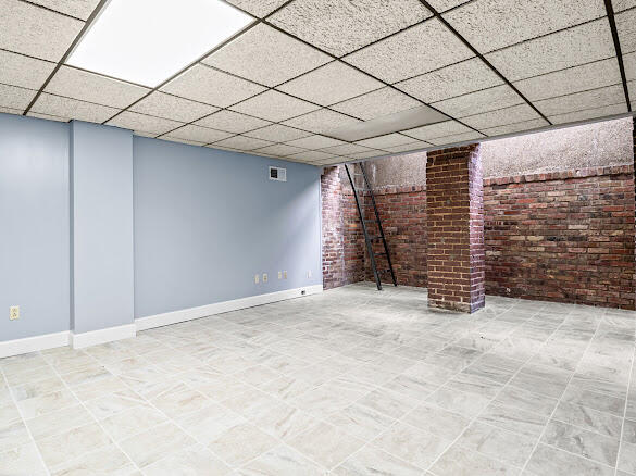 105 W 5th Street Property Photo 17
