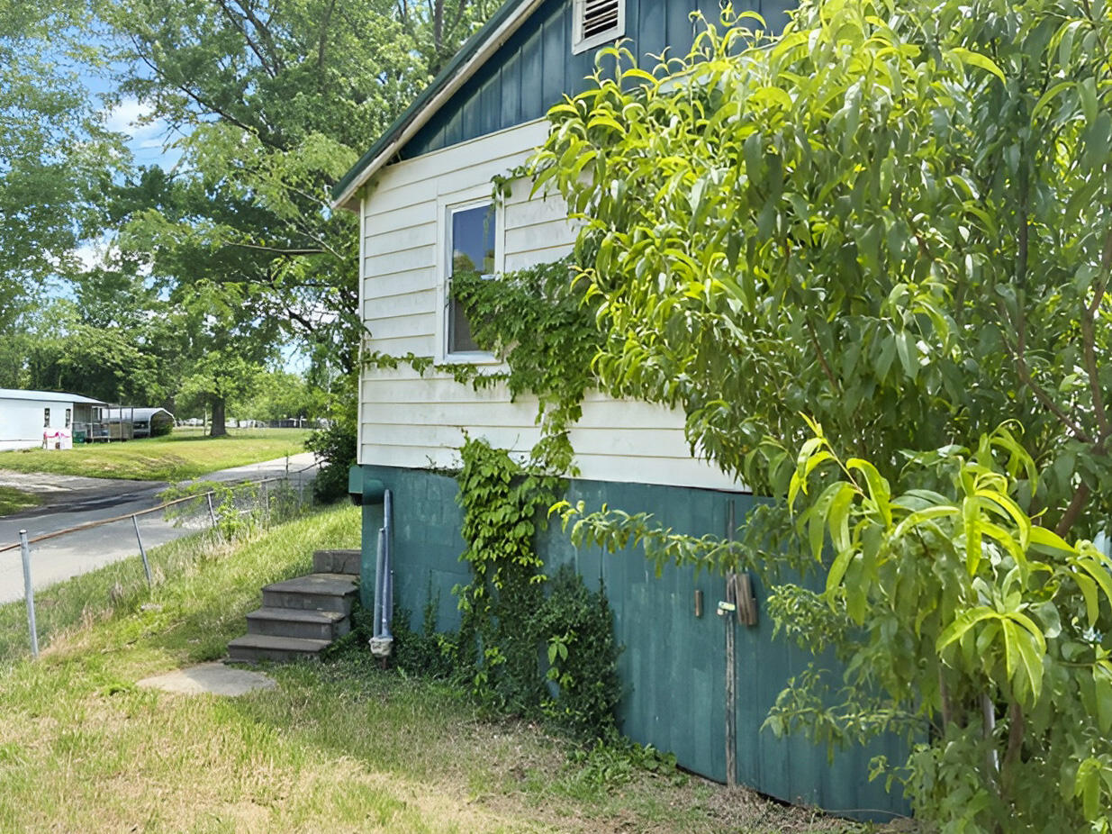 400 Flint Road Property Photo 3
