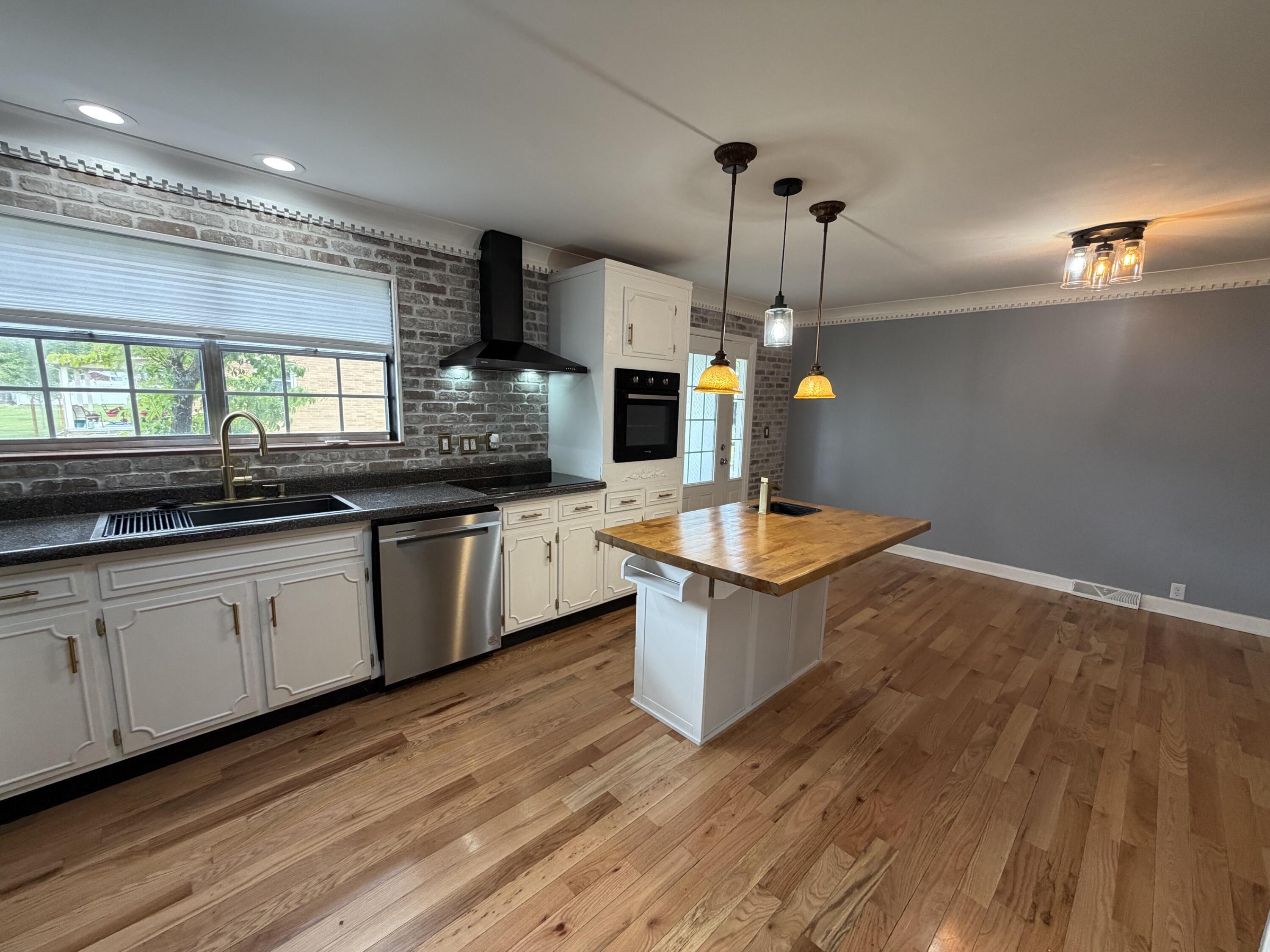 1107 Circle Drive Property Photo 3