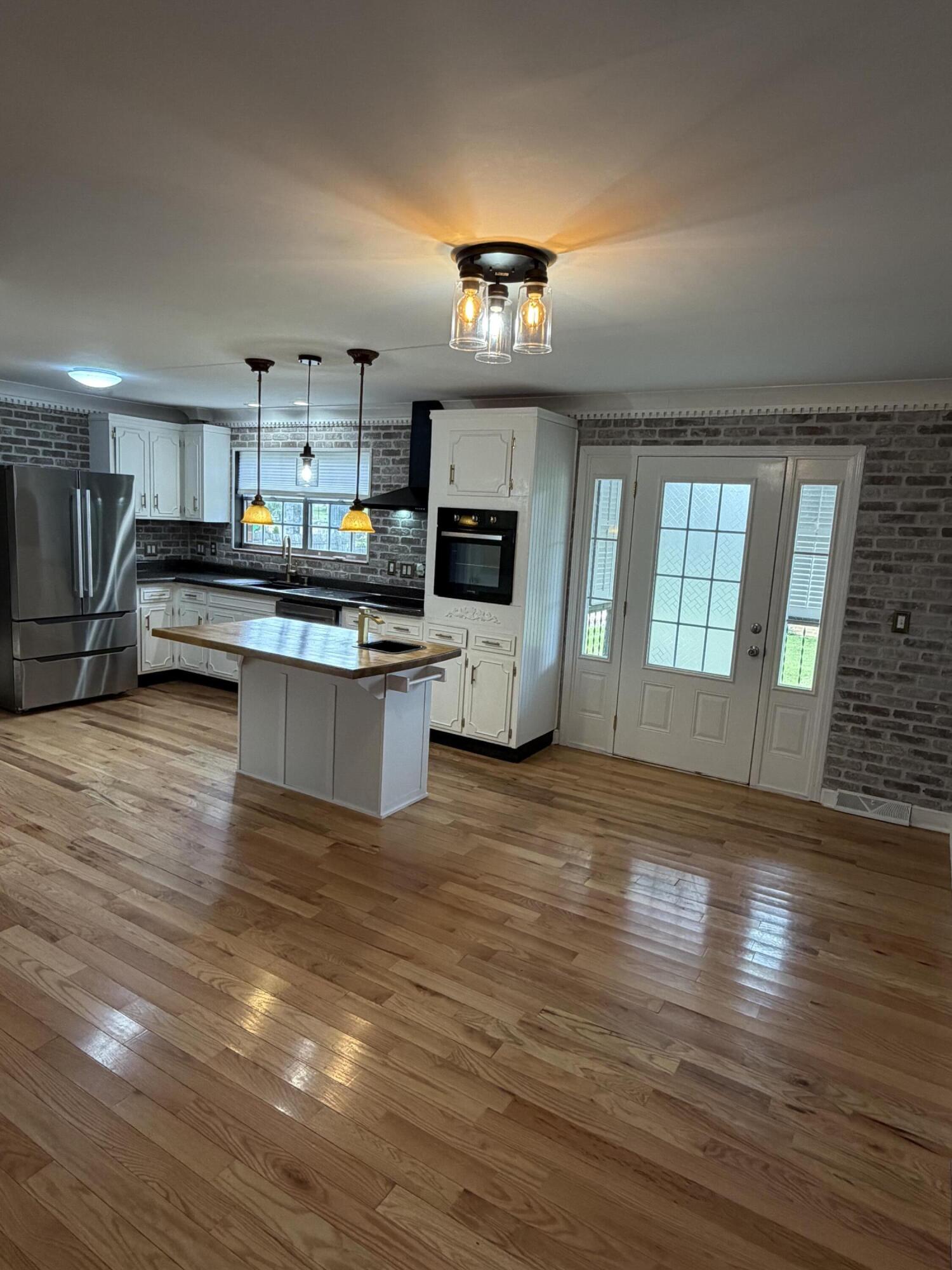 1107 Circle Drive Property Photo 4