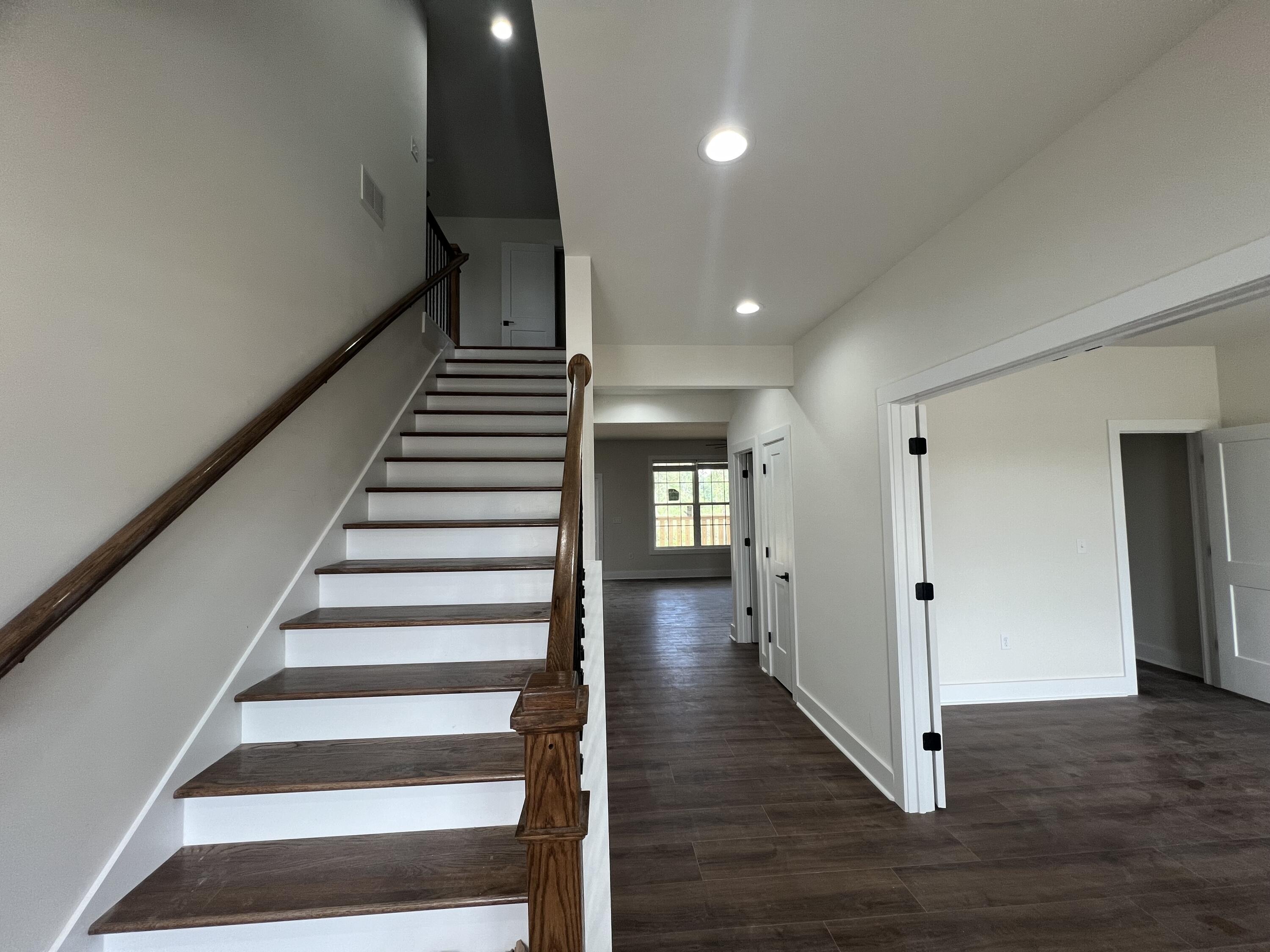 517 Chickasaw Drive Property Photo 3