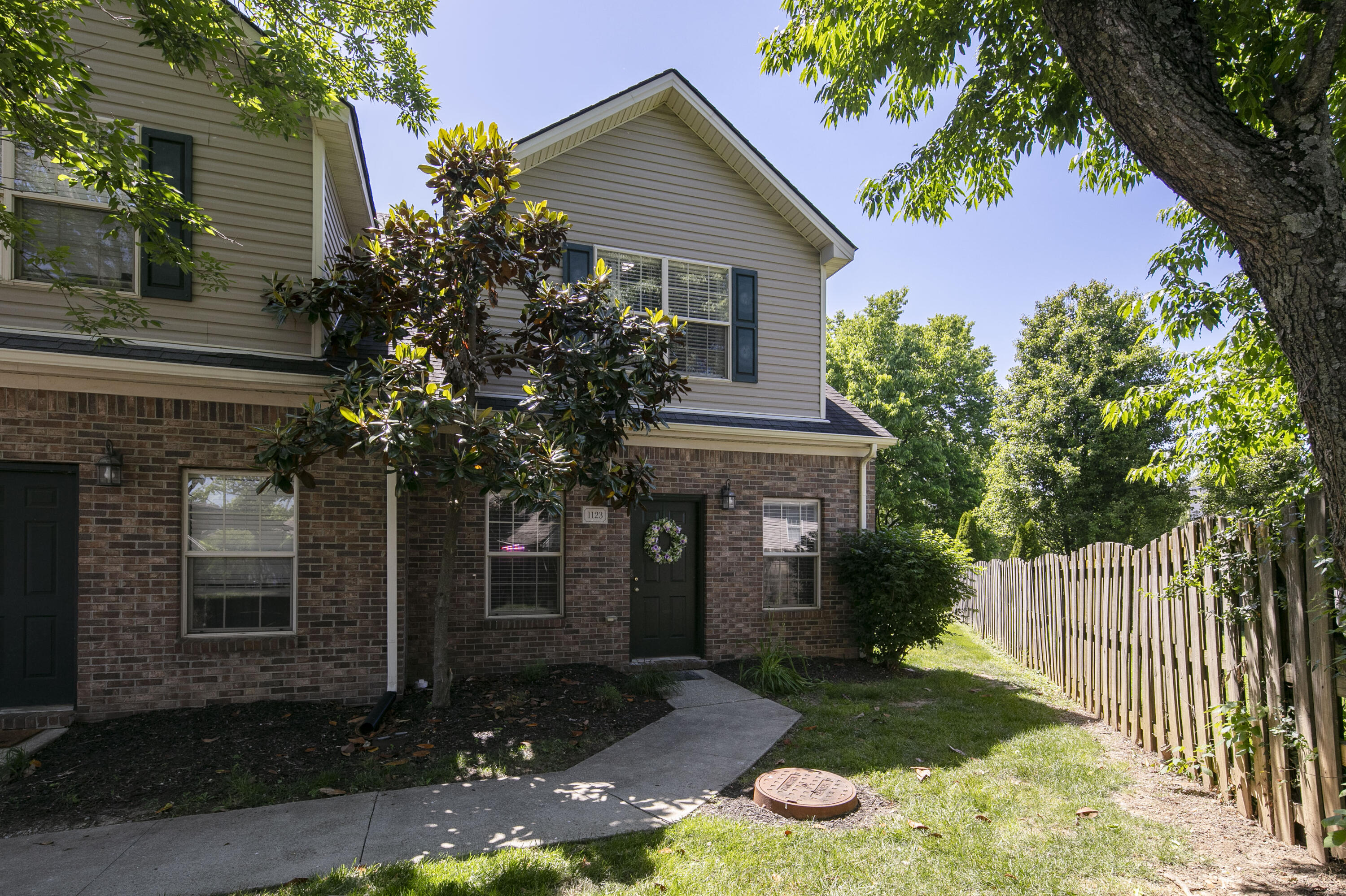 1123 Oatlands Park Property Photo 1