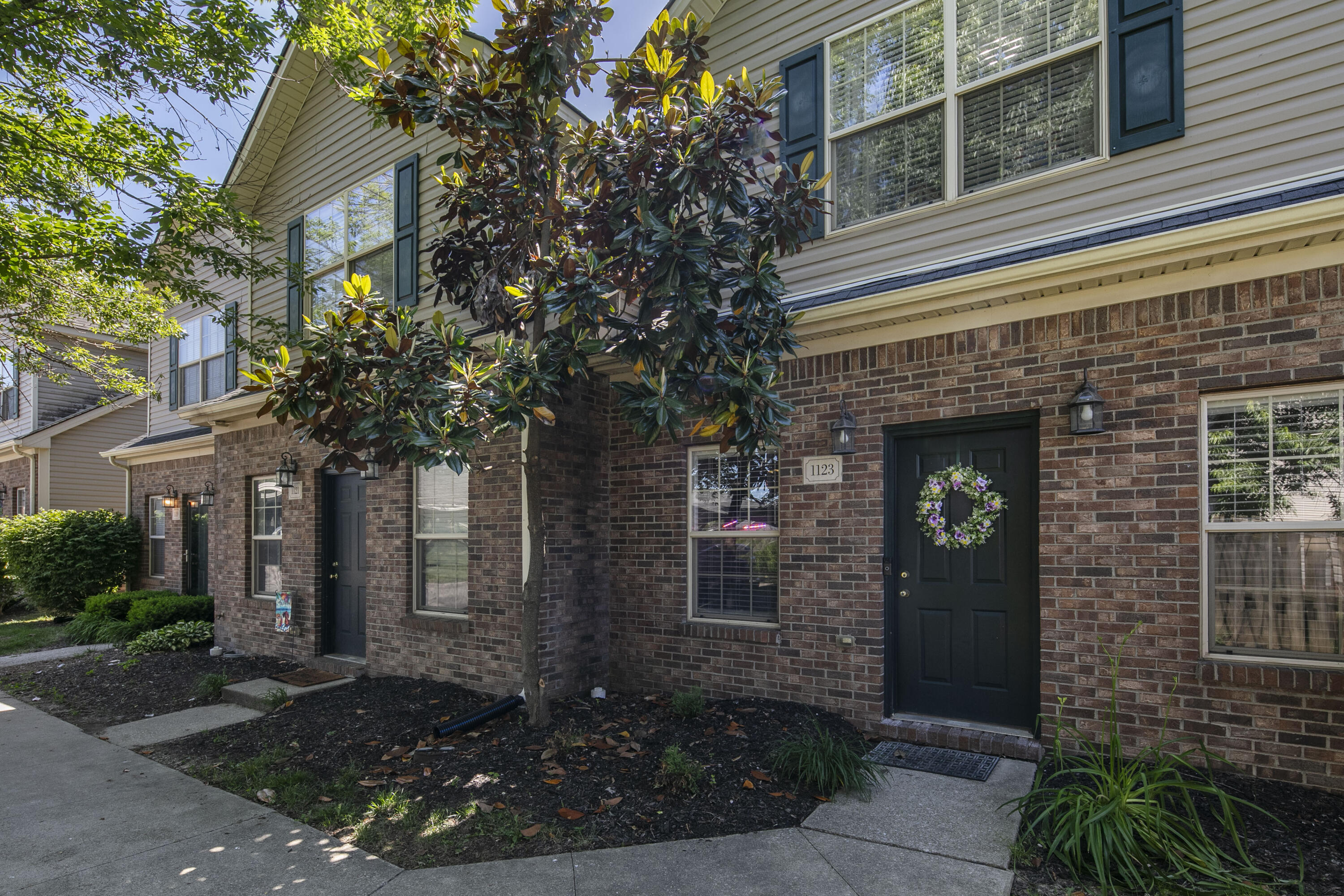 1123 Oatlands Park Property Photo 2