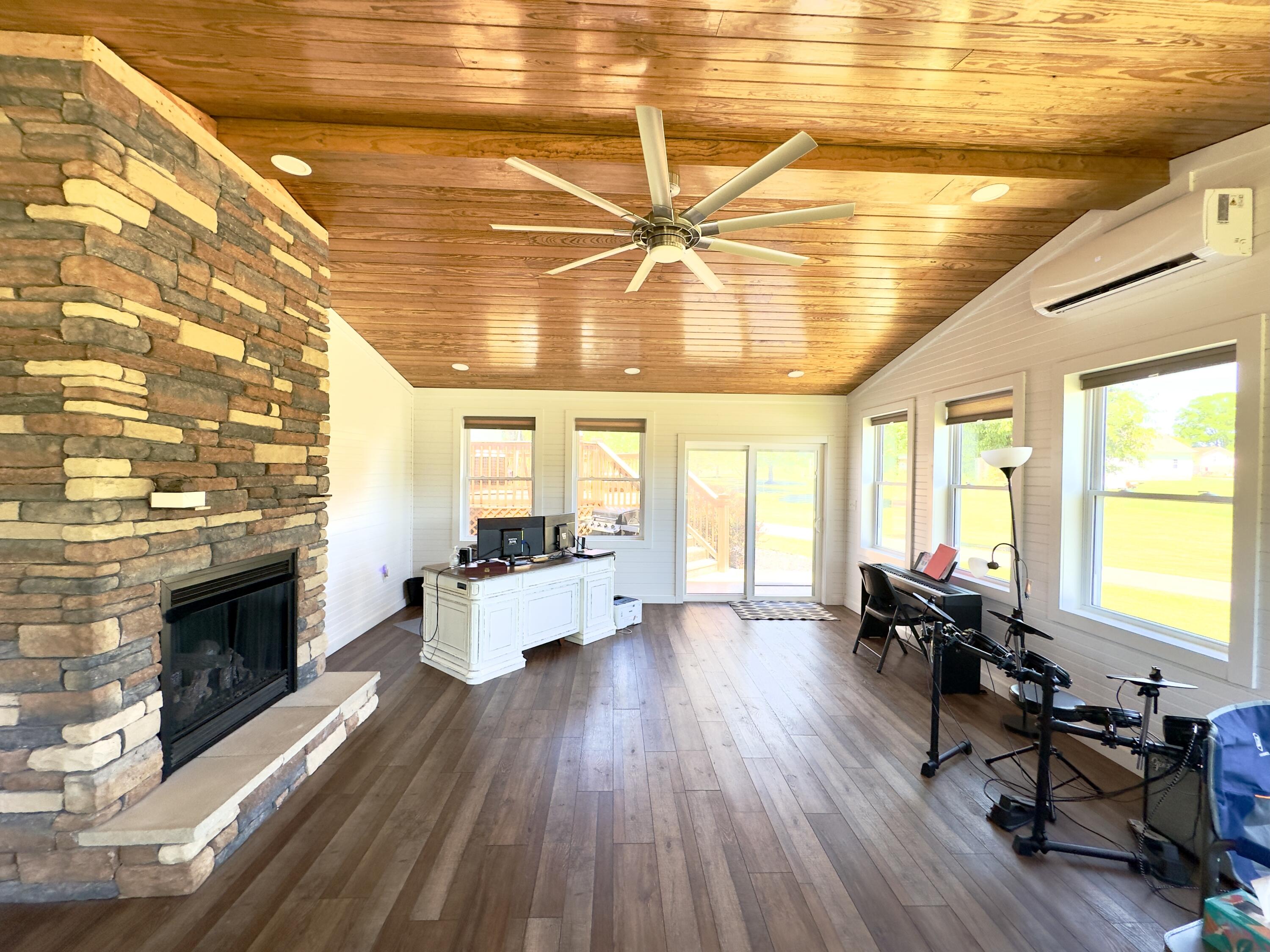 250 Peters Road Property Photo 14