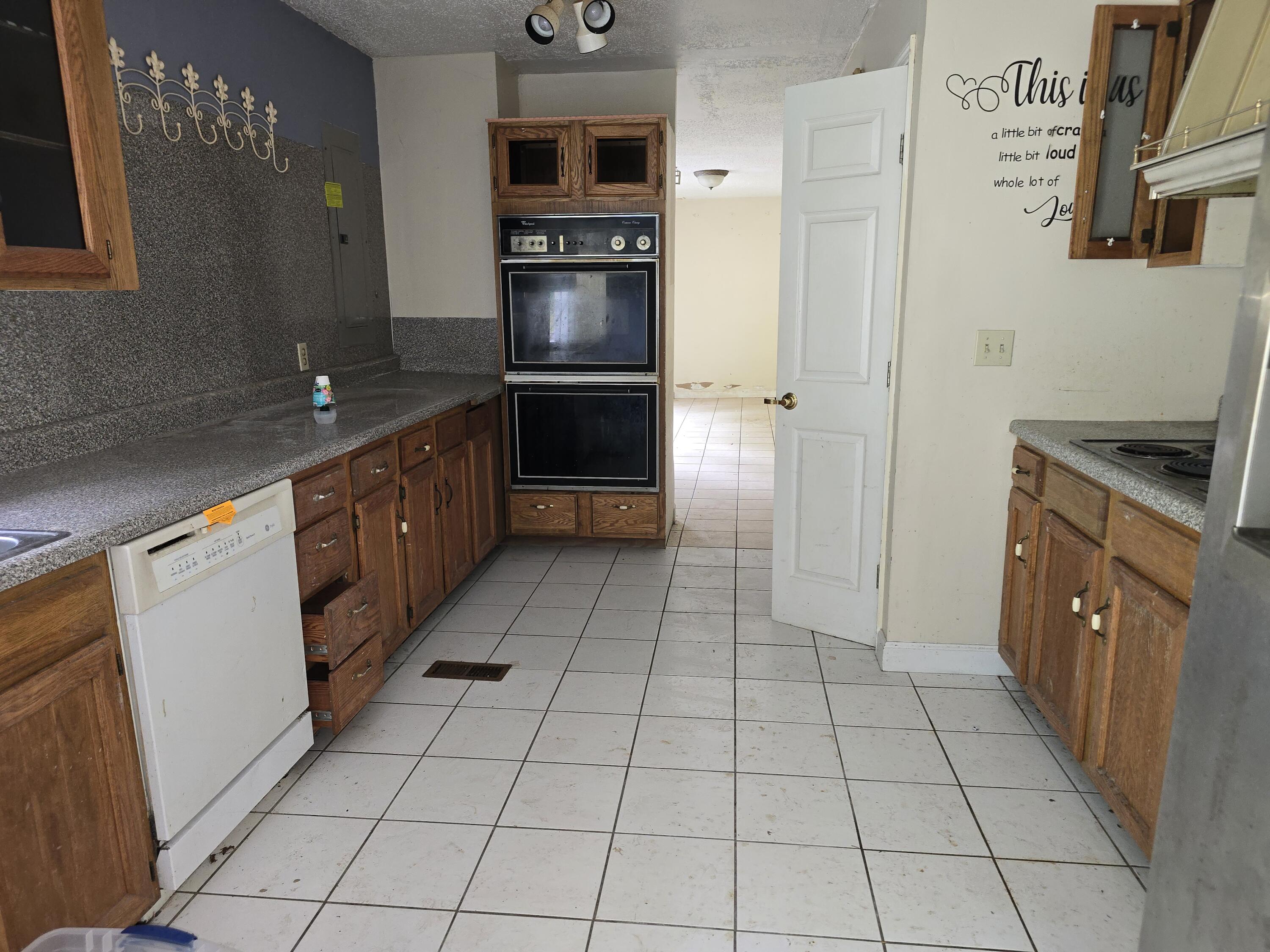 9529 Highway 92 Property Photo 3