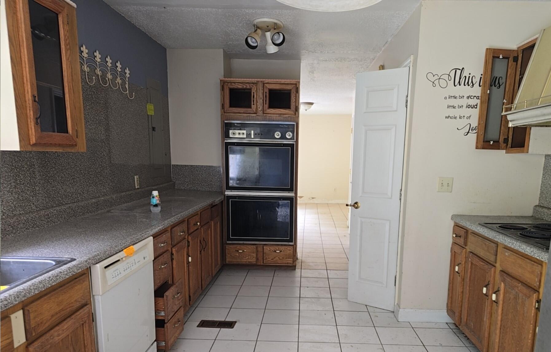 9529 Highway 92 Property Photo 4