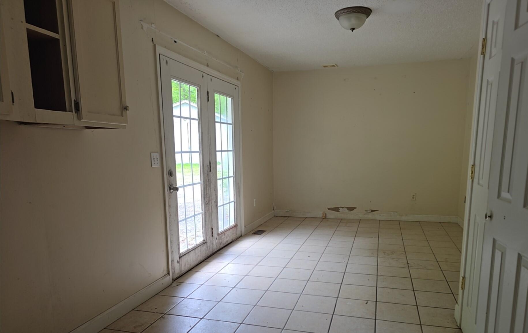 9529 Highway 92 Property Photo 6