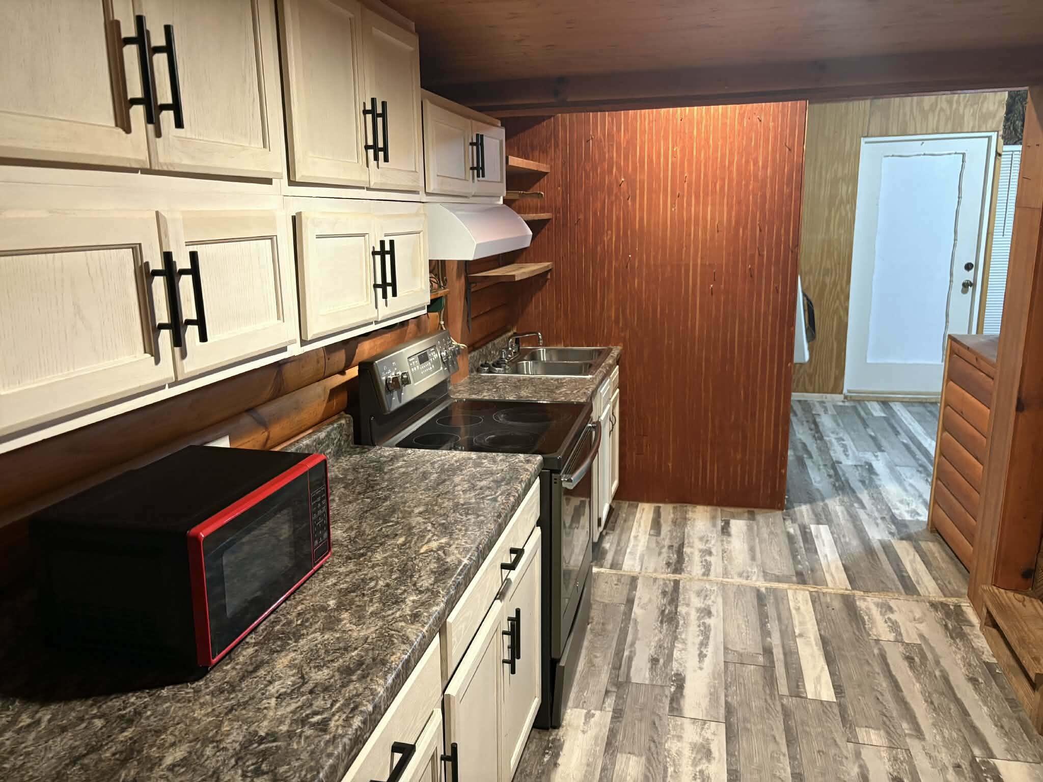 299 Igo Road Property Photo 8