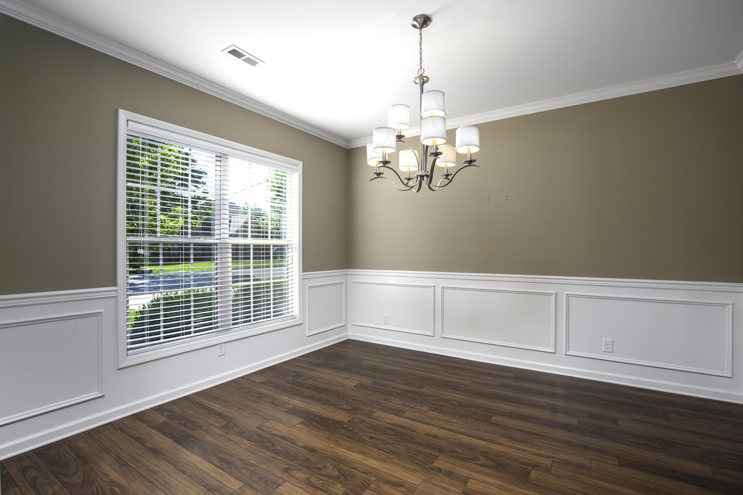 393 Gleneagles Way Property Photo 8