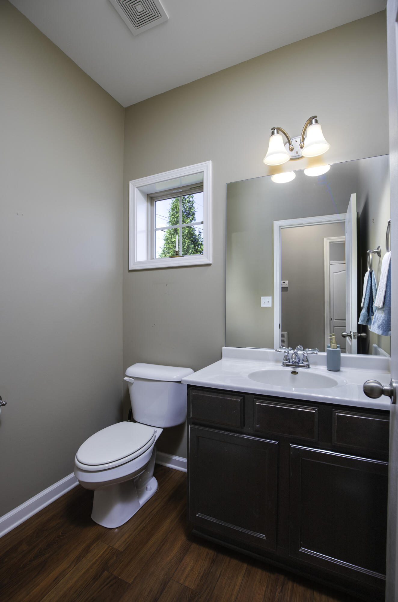 393 Gleneagles Way Property Photo 14