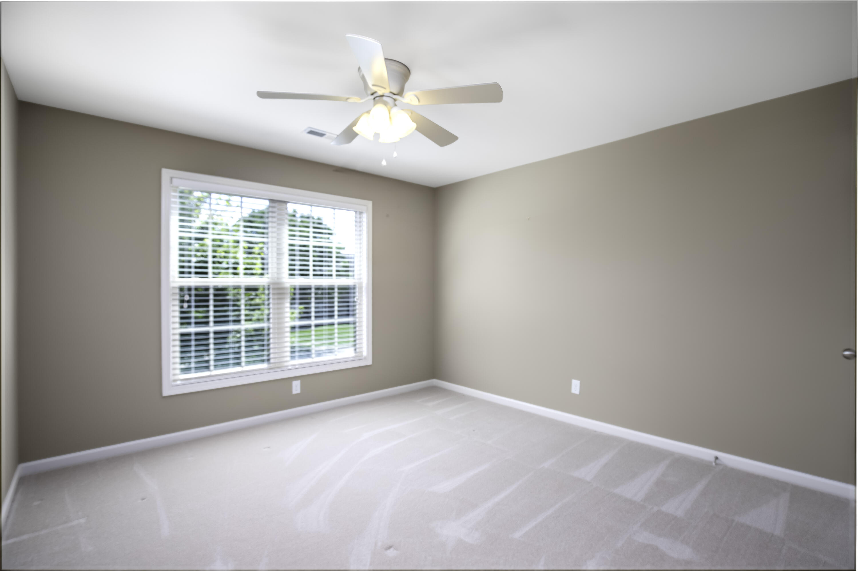 393 Gleneagles Way Property Photo 16