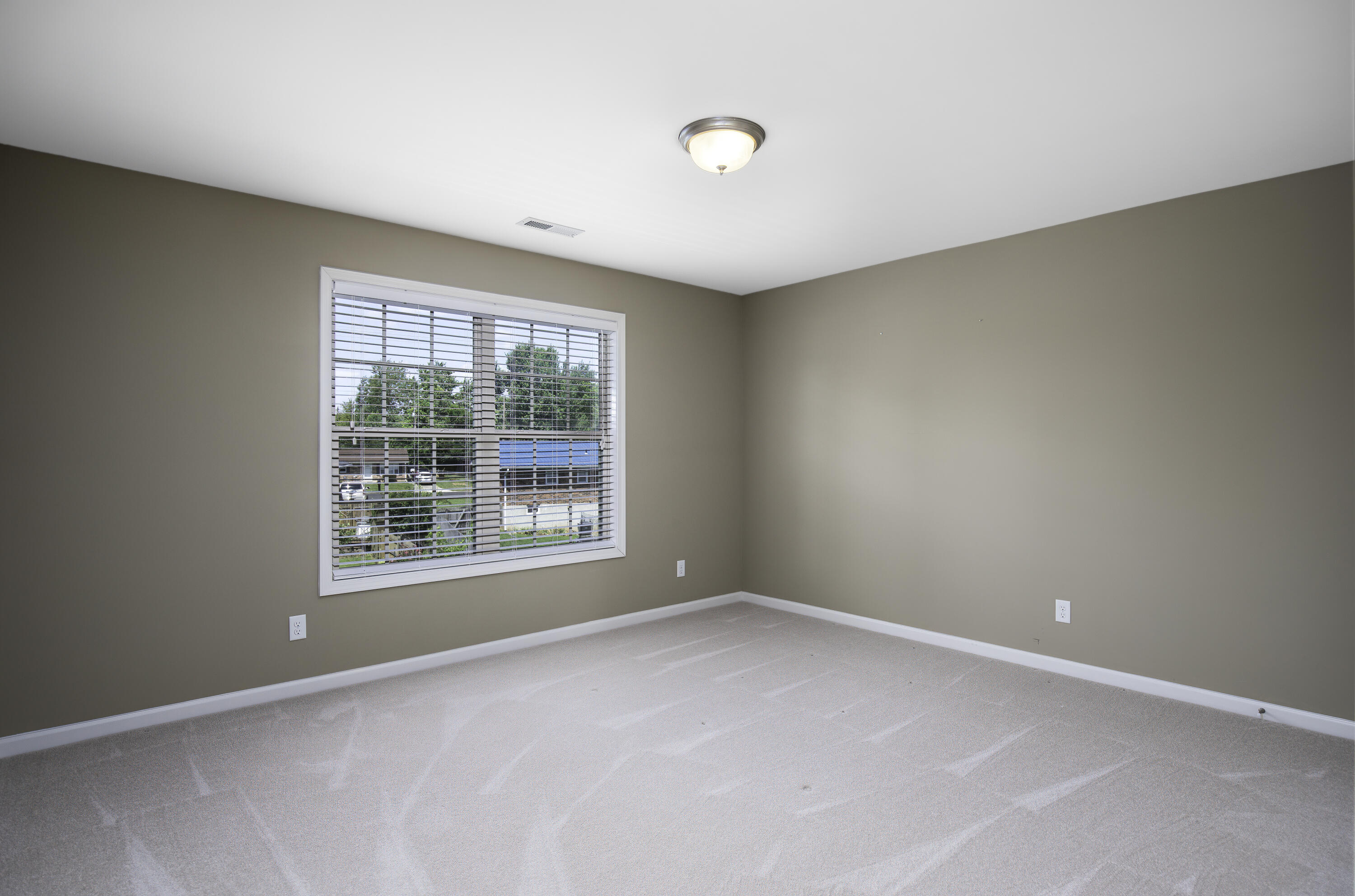 393 Gleneagles Way Property Photo 19