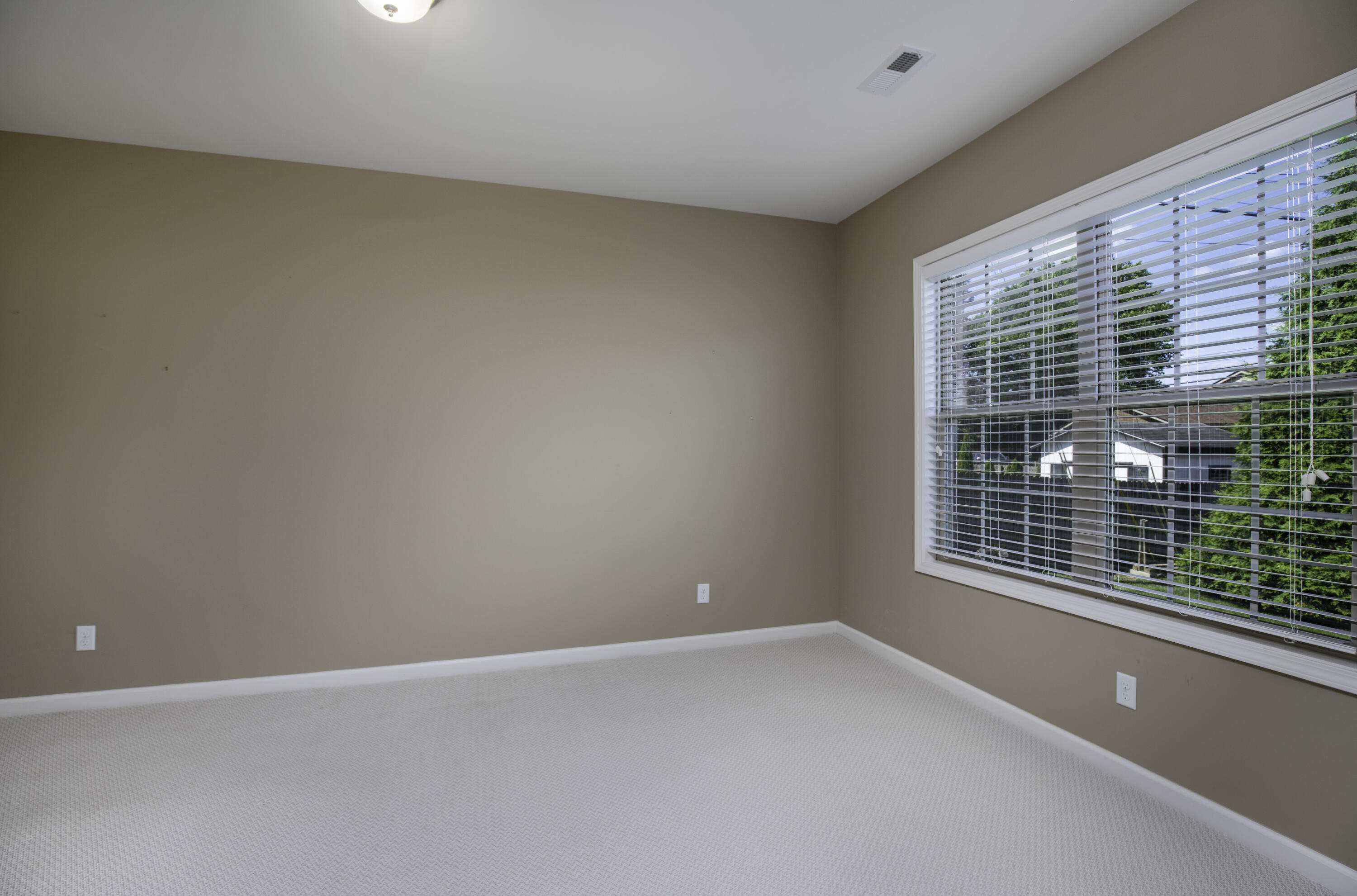 393 Gleneagles Way Property Photo 21