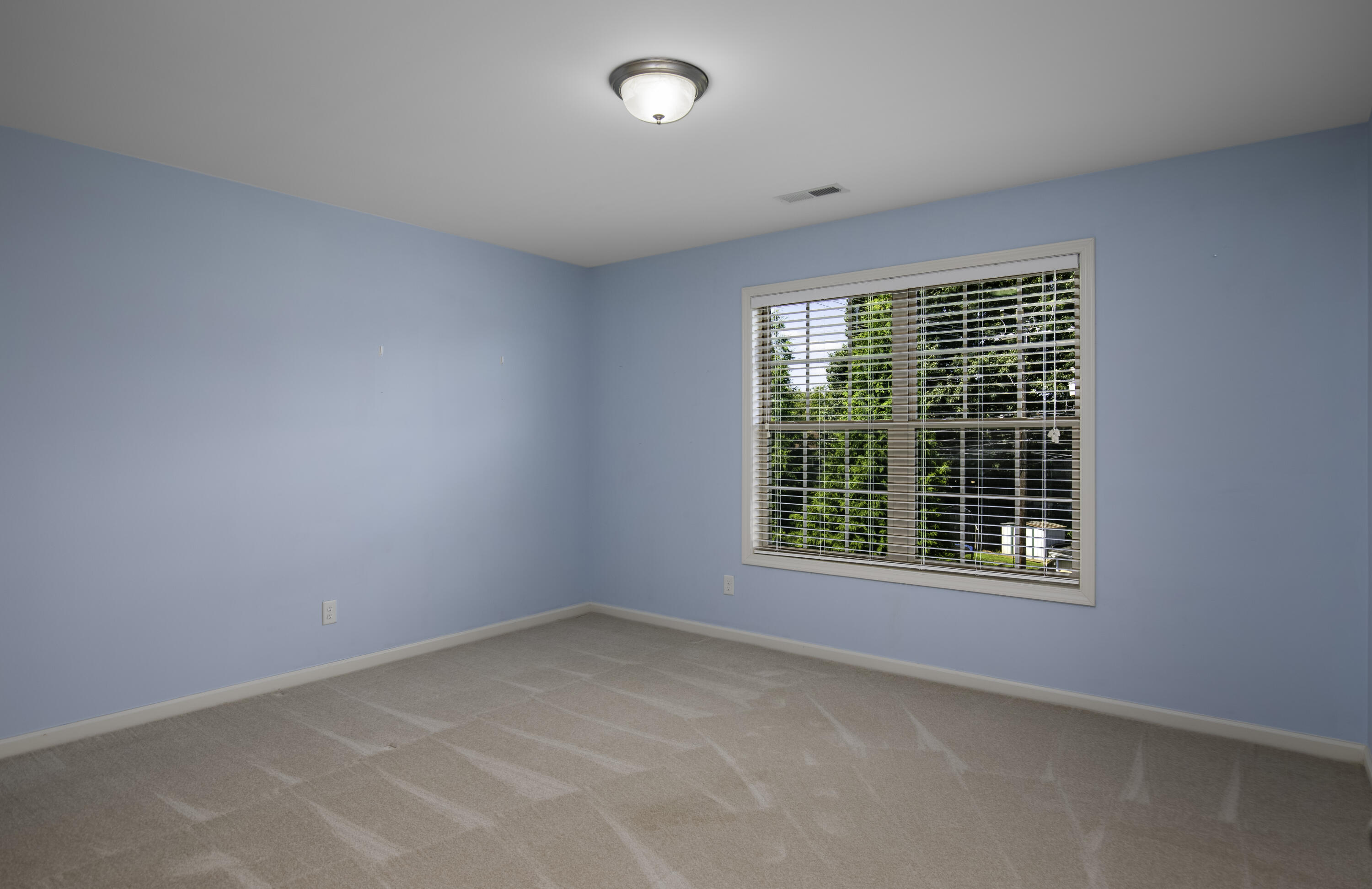 393 Gleneagles Way Property Photo 23