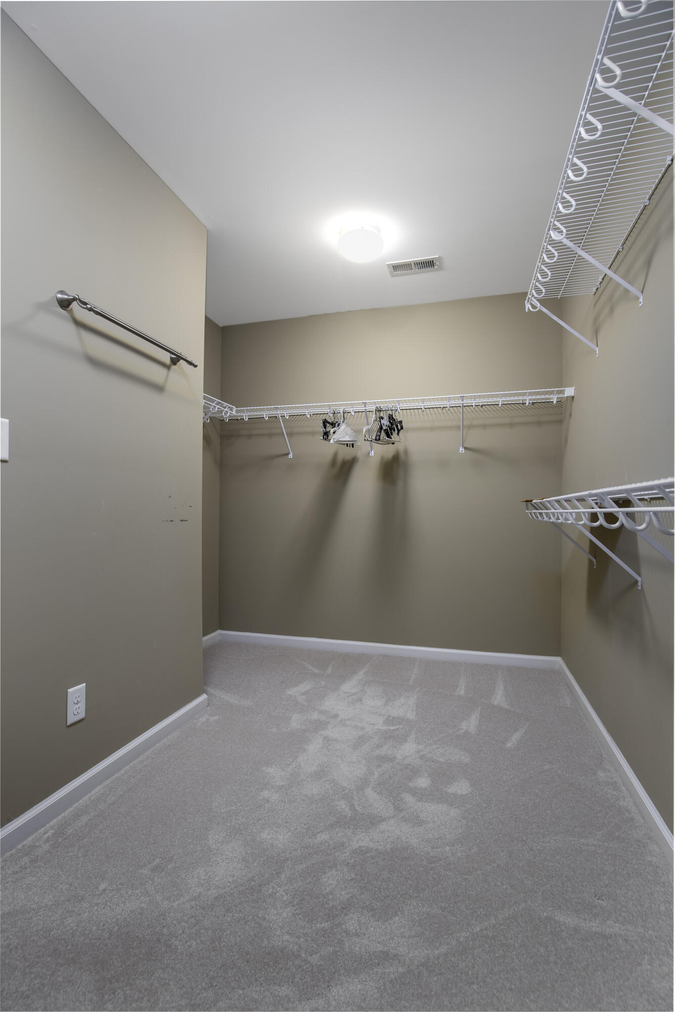 393 Gleneagles Way Property Photo 31