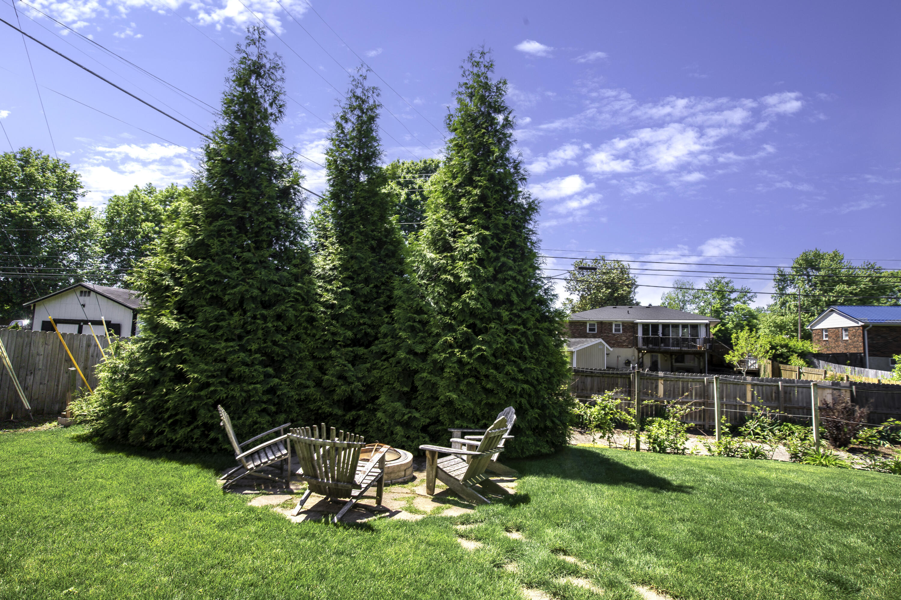 393 Gleneagles Way Property Photo 33