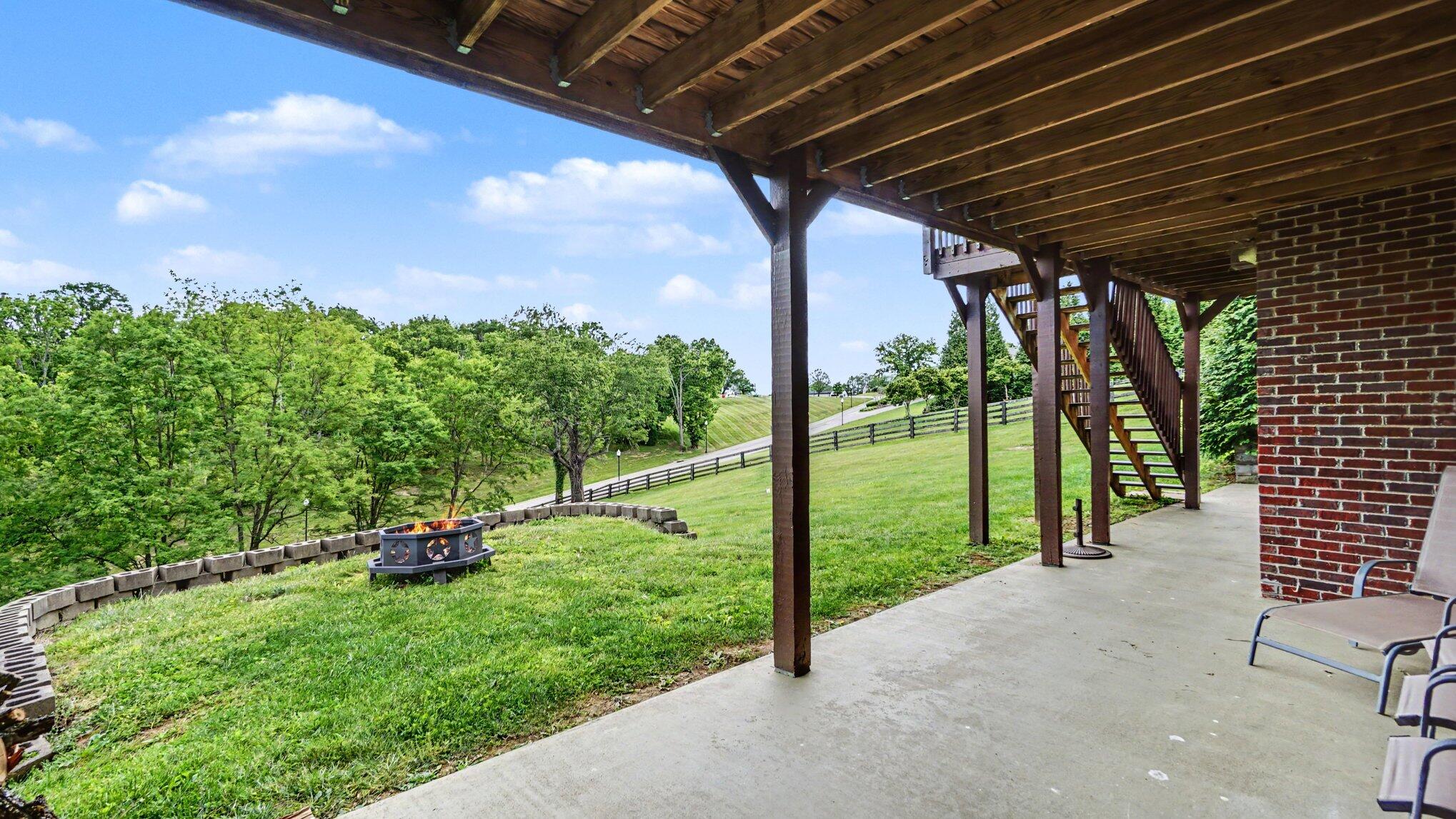 1004 Cherry Court Property Photo 33