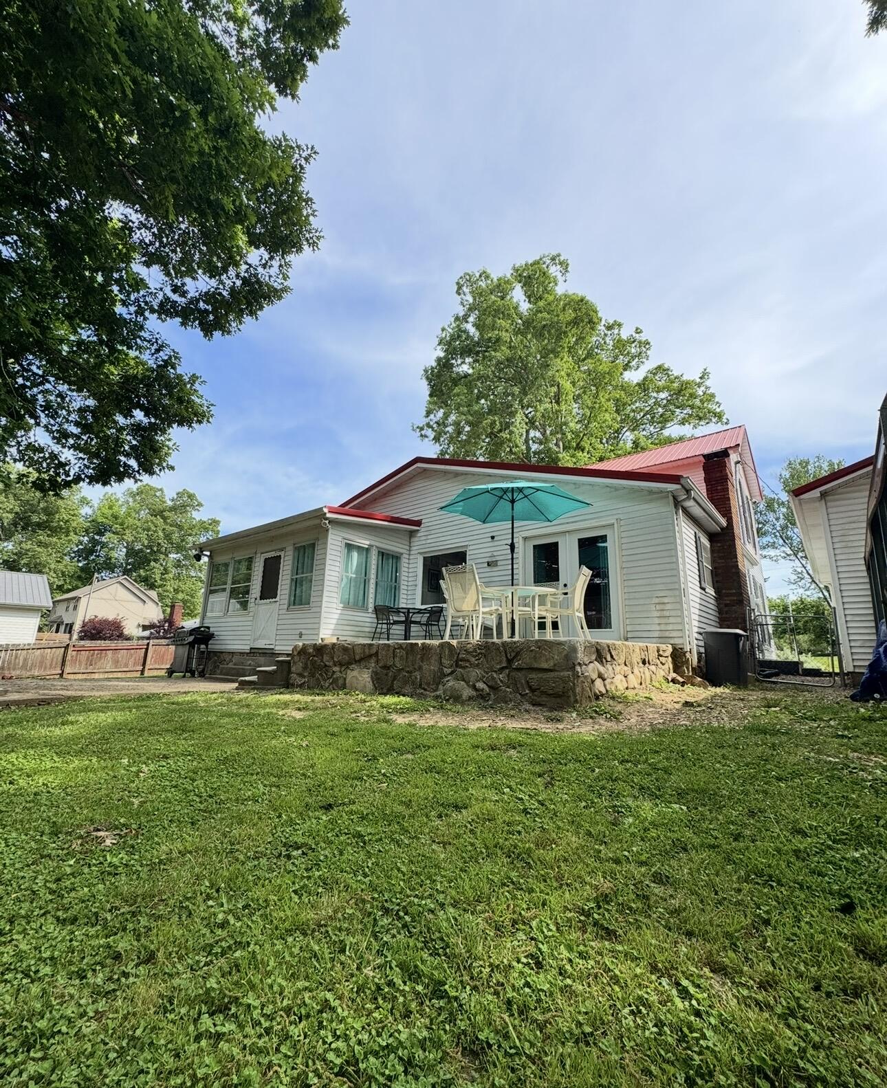736 E Lakeshore Drive Property Photo 8