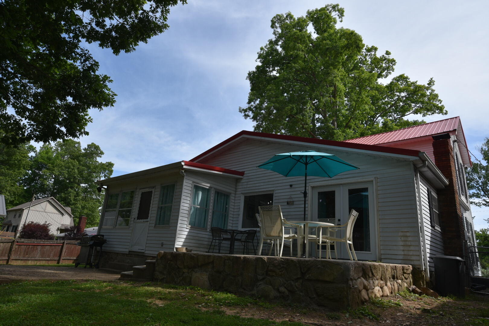 736 E Lakeshore Drive Property Photo 9