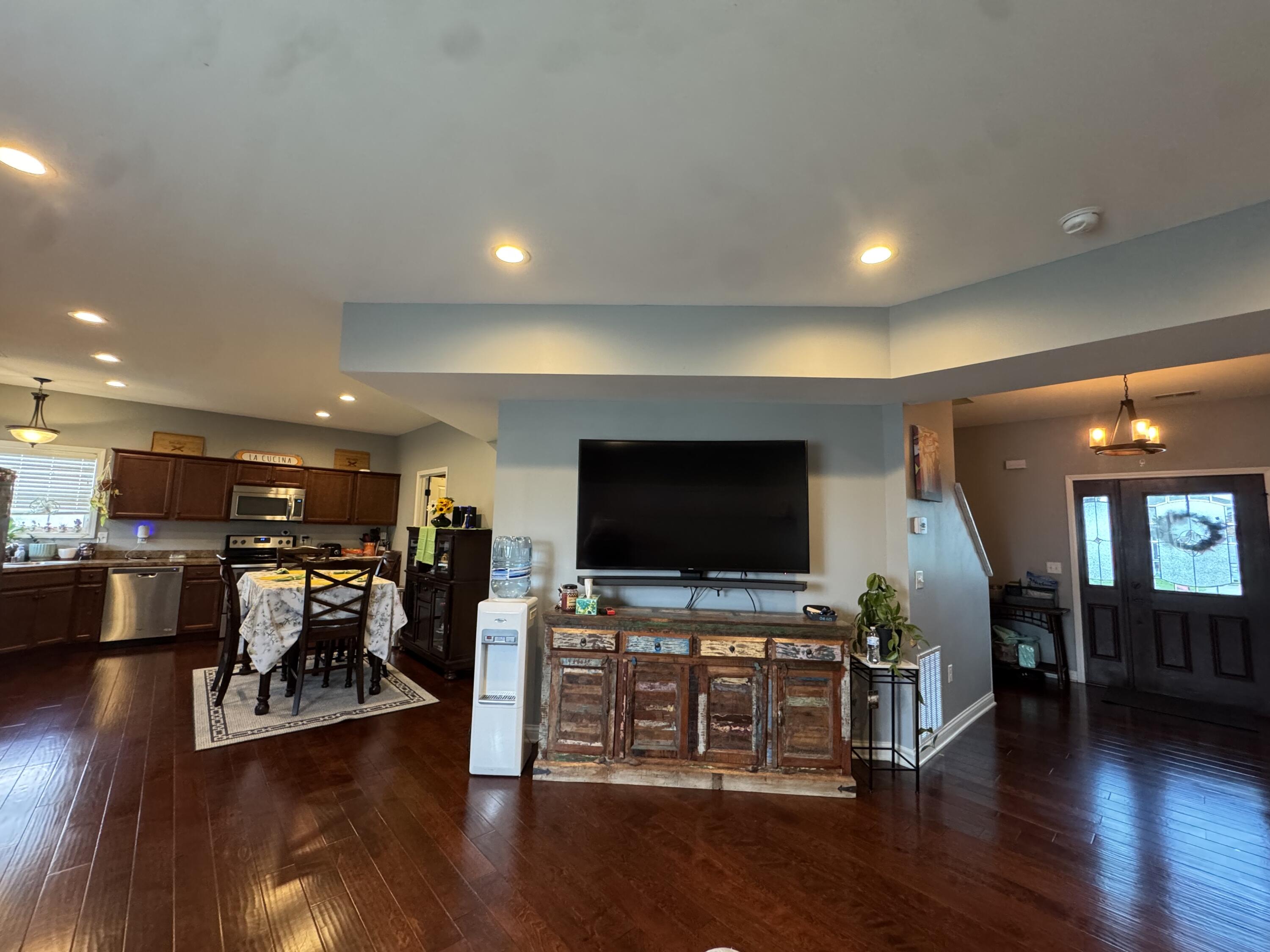 617 Fairfax Lane Property Photo 6