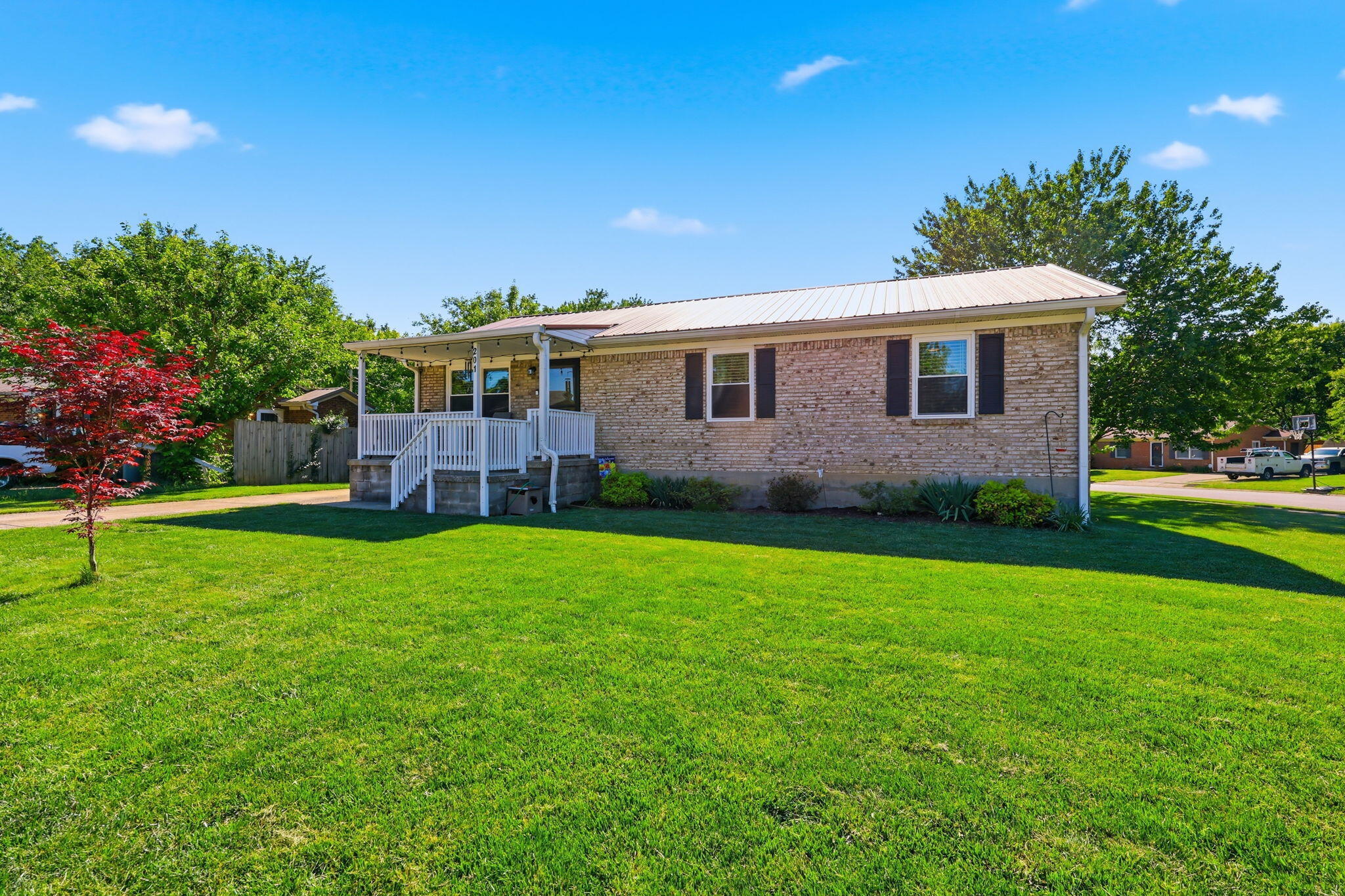 201 Winding Way Property Photo 1