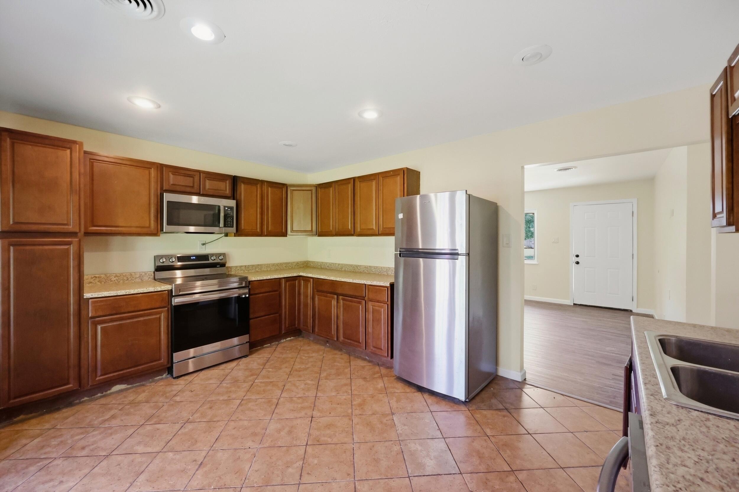 205 Mandalay Road Property Photo 6