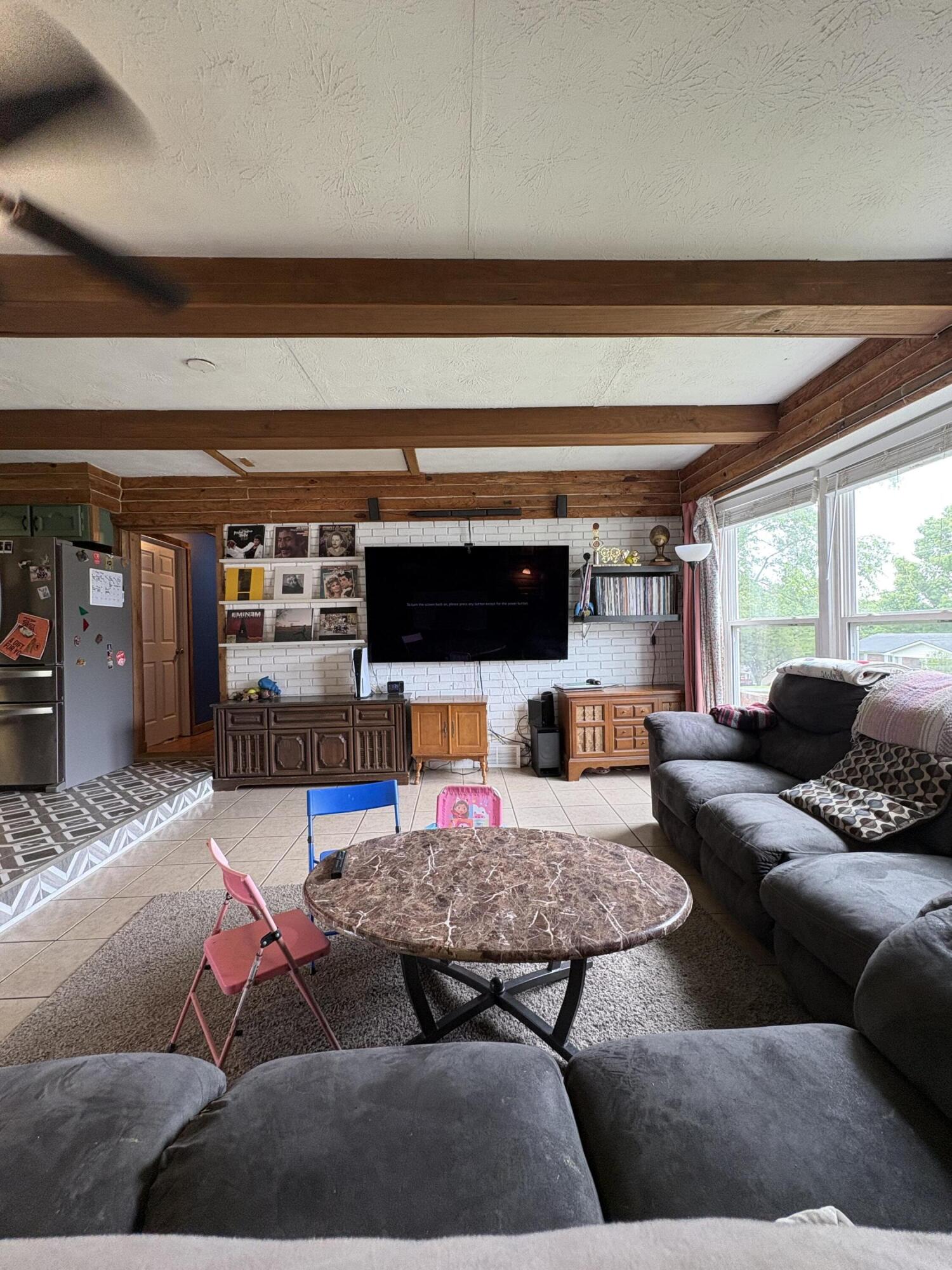 110 Hensley Heights Property Photo 7