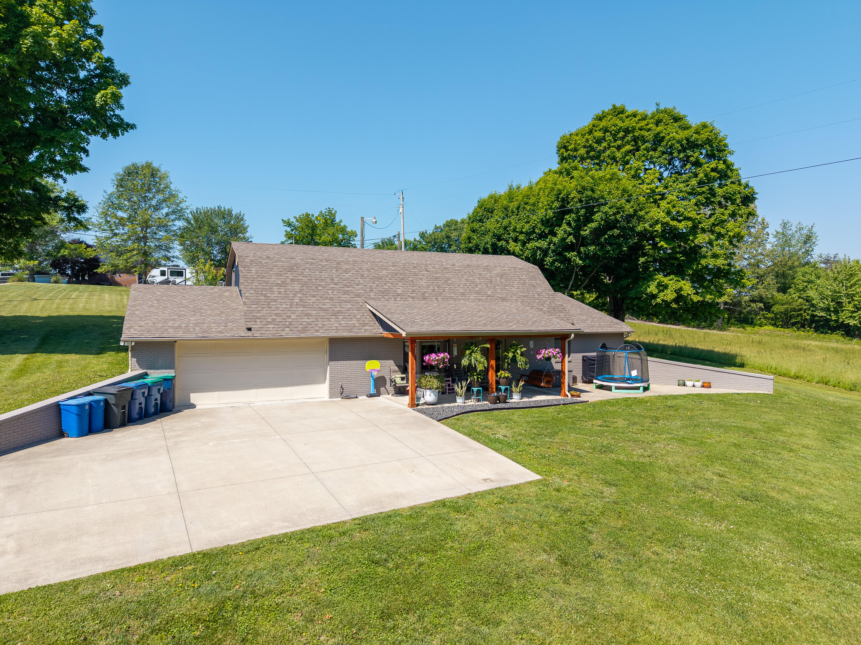 160 W Meadow Drive Property Photo 6