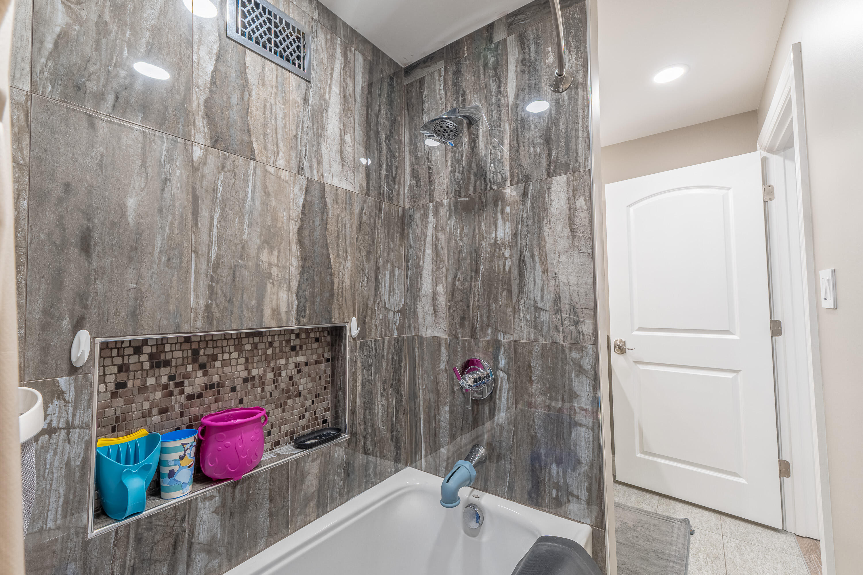 160 W Meadow Drive Property Photo 45