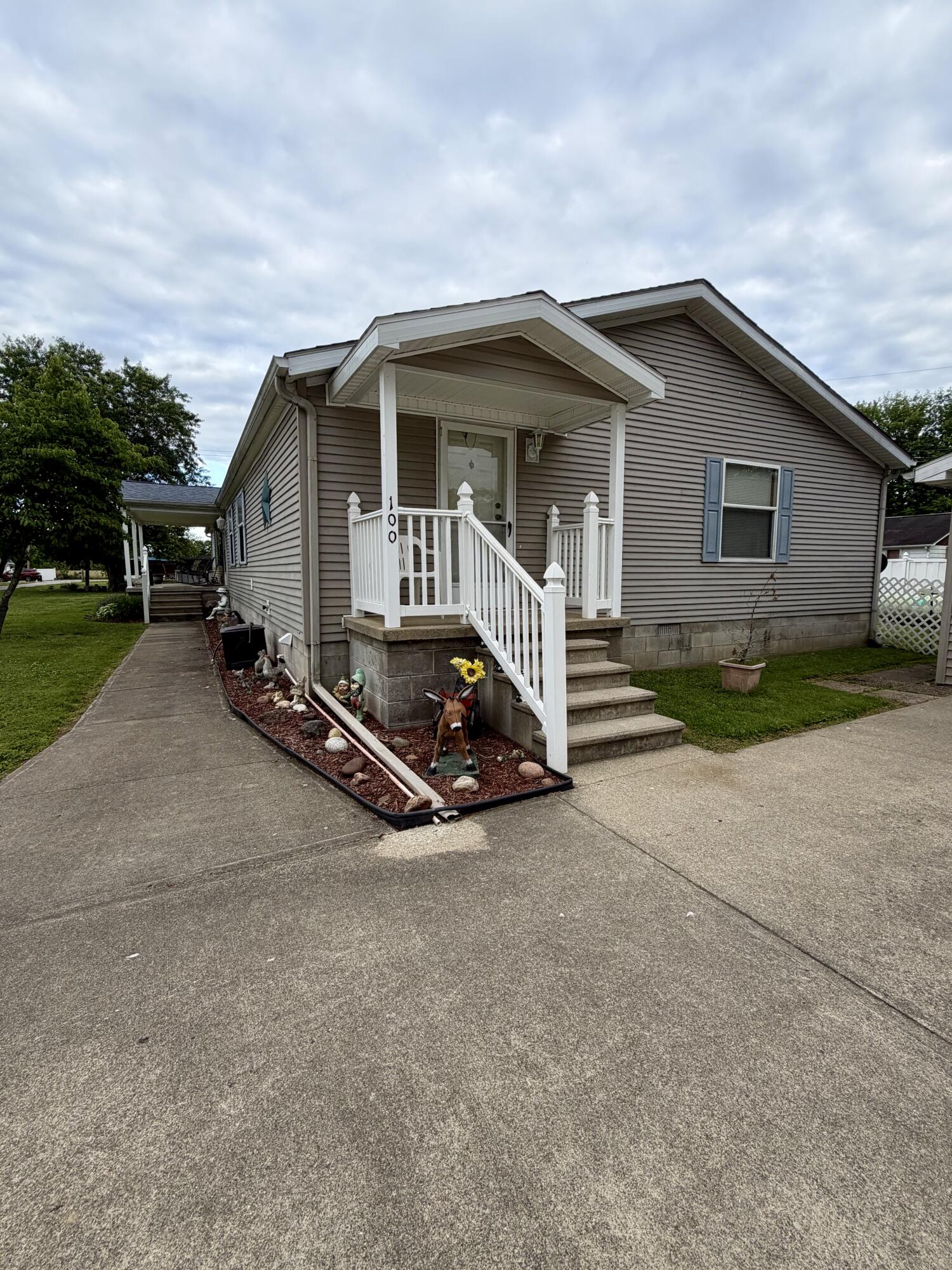 100 Blue Waters Drive Property Photo 3
