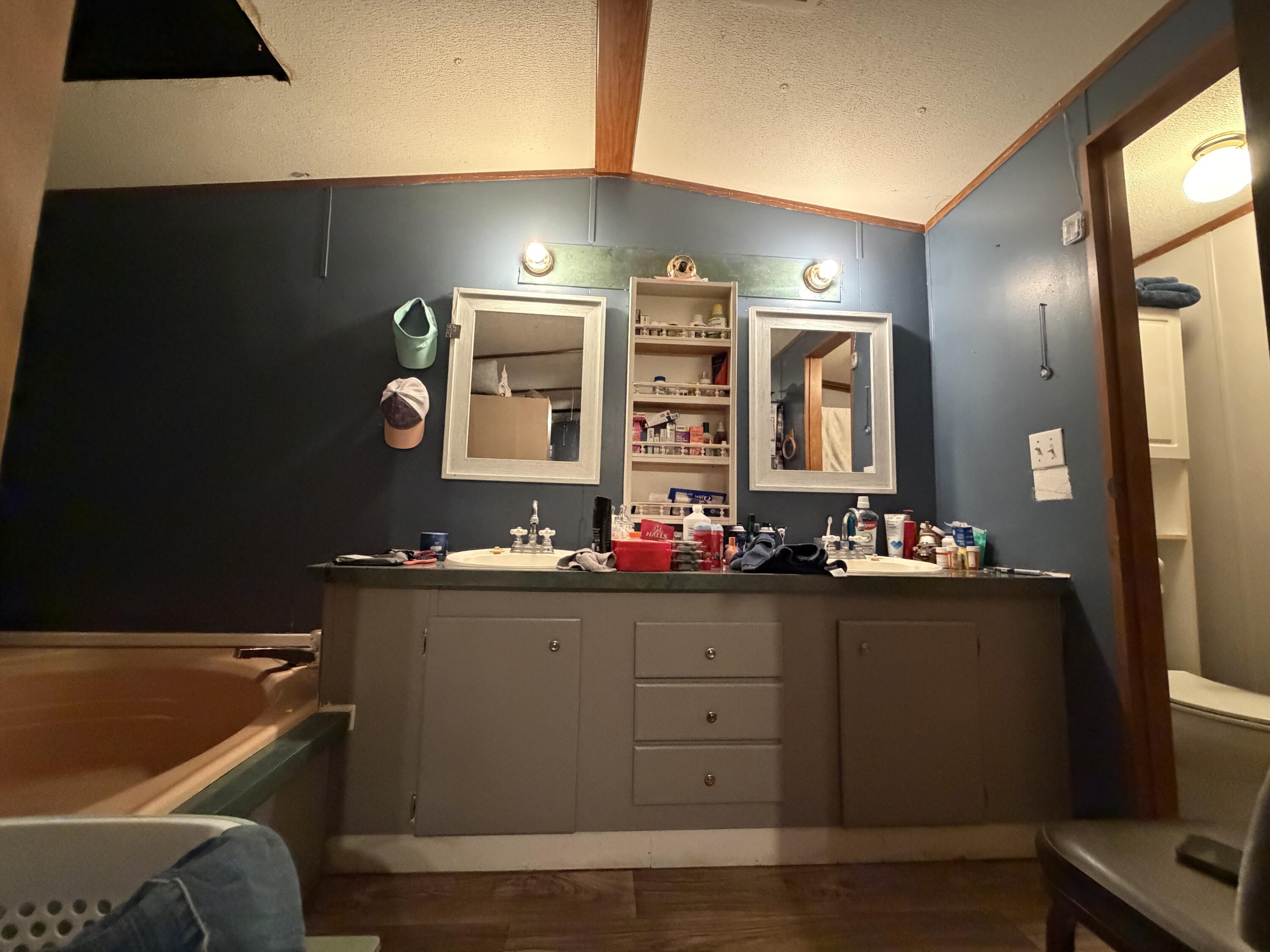 100 Blue Waters Drive Property Photo 27