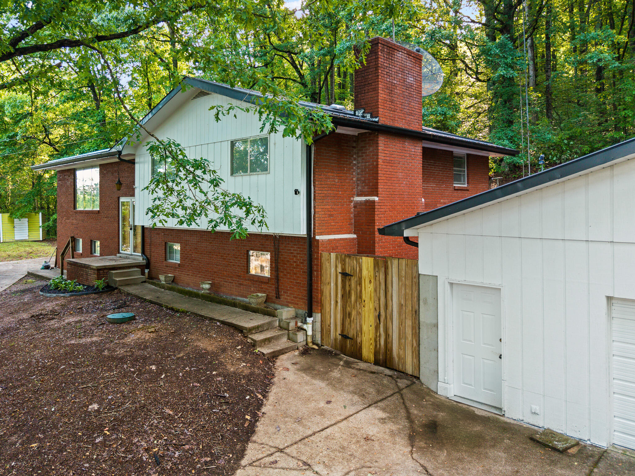 2371 State Highway 1568 Property Photo 2